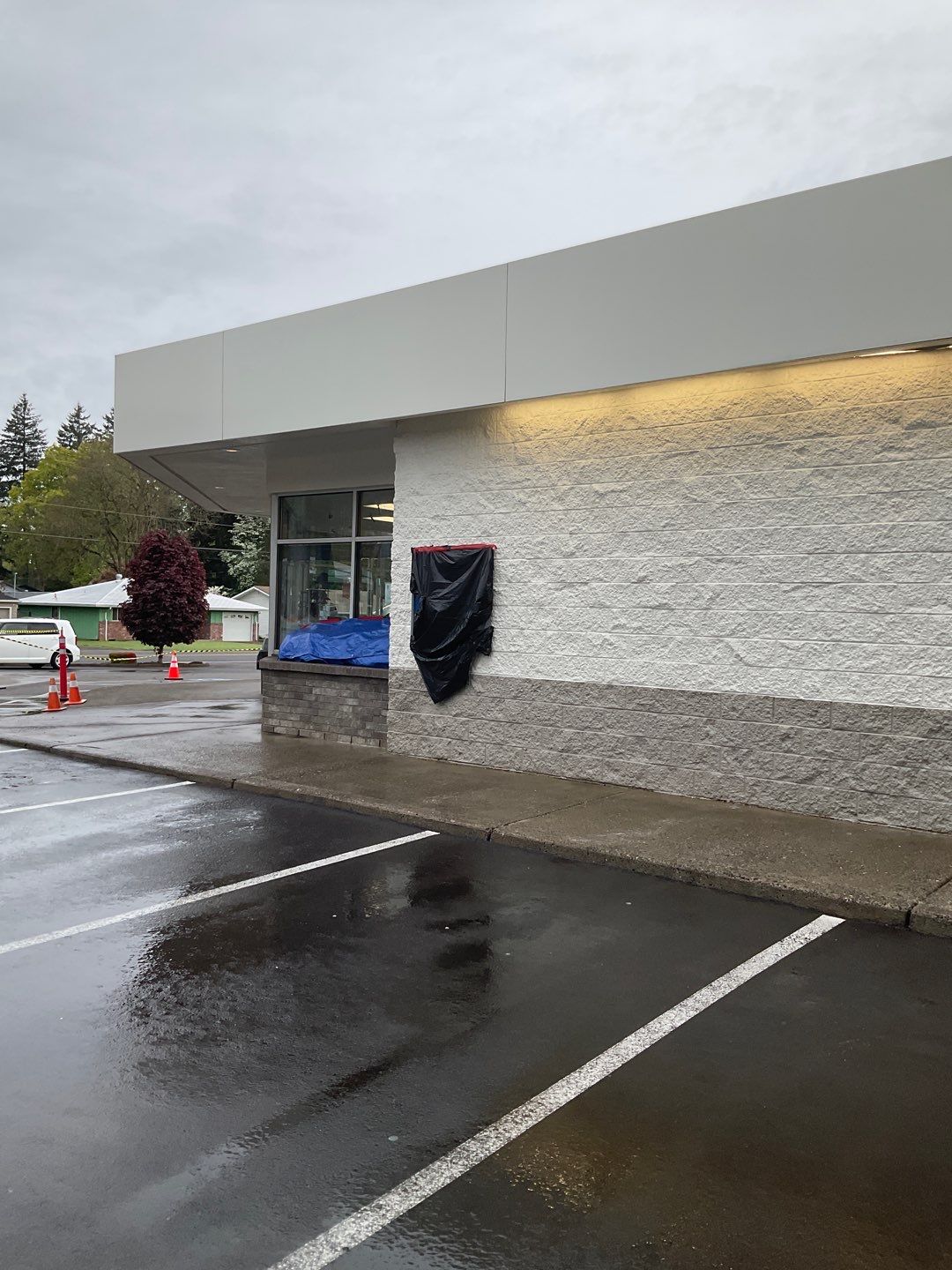 Store wash using Soft wash solution by Willamette Outdoor Wash LLC