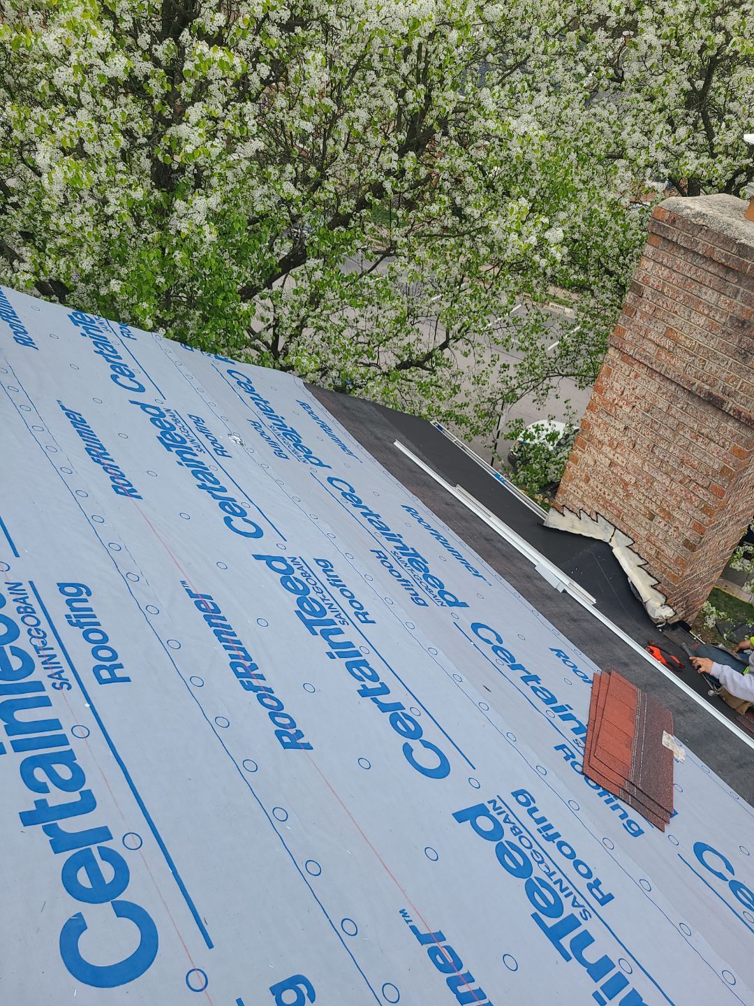 Springfield: Residential Roof Replacement with CertainTeed Landmark Pro in Max Def Red Oak by RM Banning, Inc.