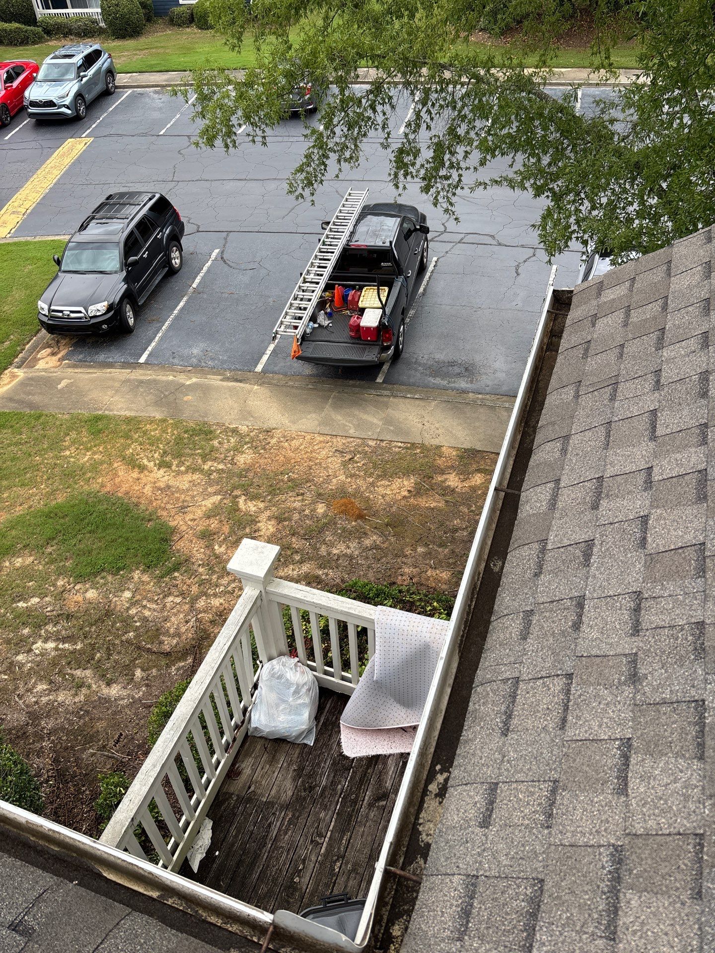 Commercial gutter cleaning Georgia after photo with clean gutters.