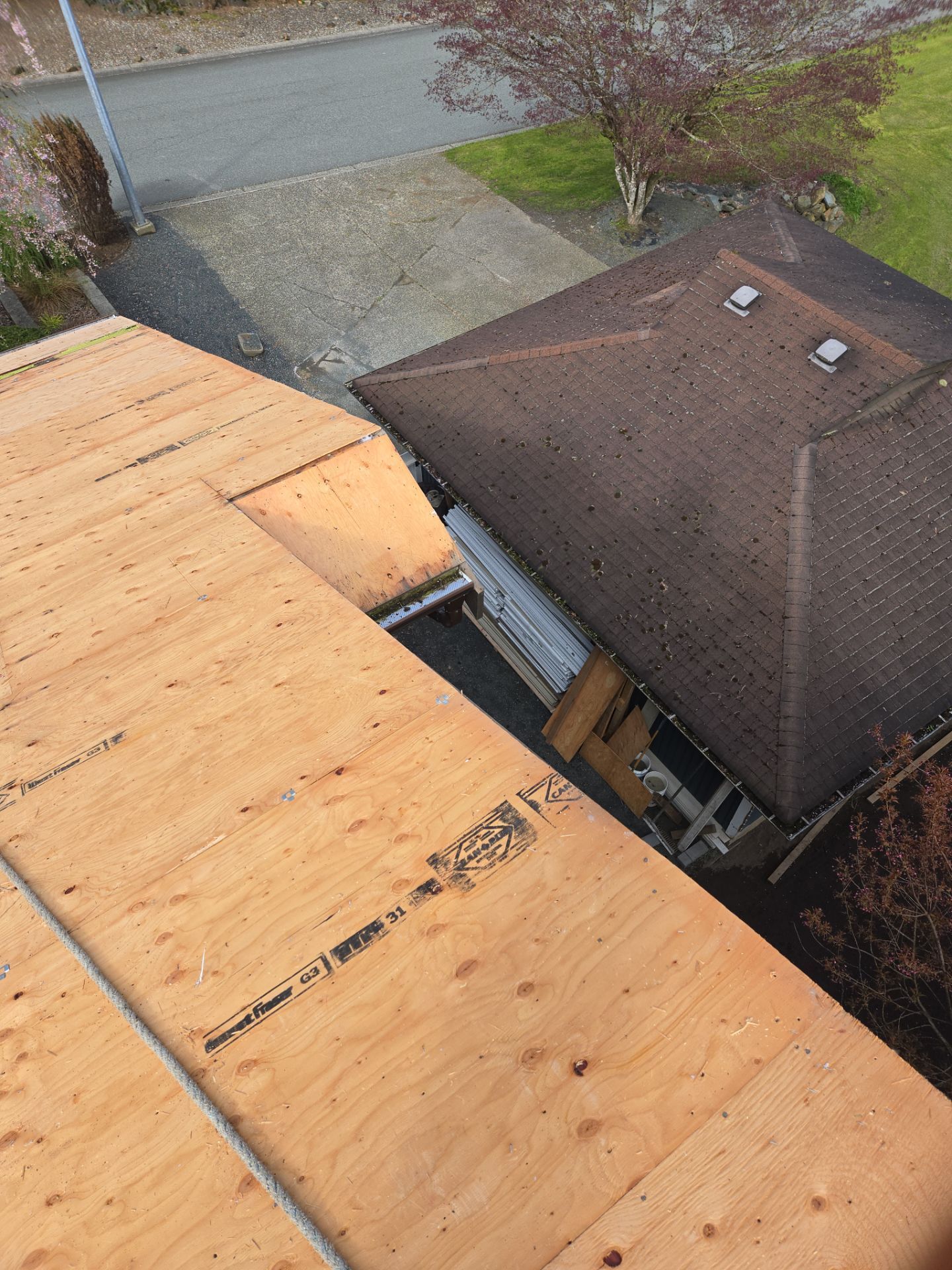 Residential Re-Roof using Timberline HDZ Barkwood by Top Notch Roofing Inc