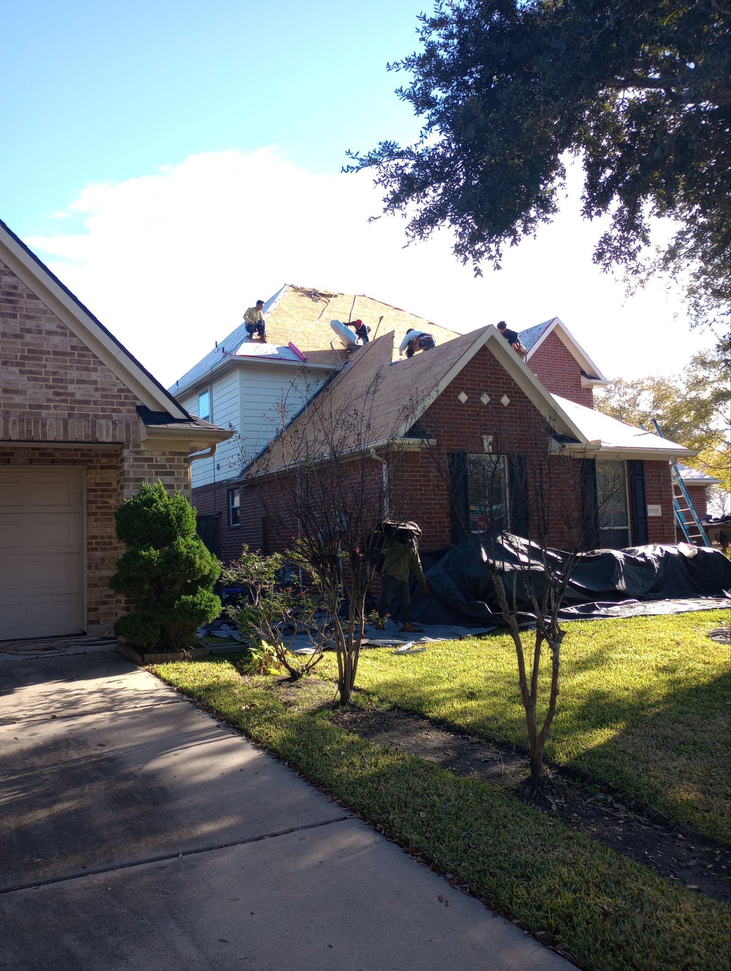 Residential Roofing Installation using Owen's Corning Duration (Lifetime) Shingles by Roof Repair Company