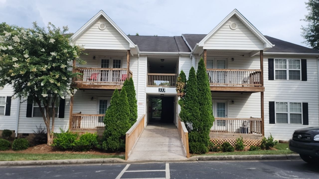 Appartment cleaning by Power Wash Masters LLC
