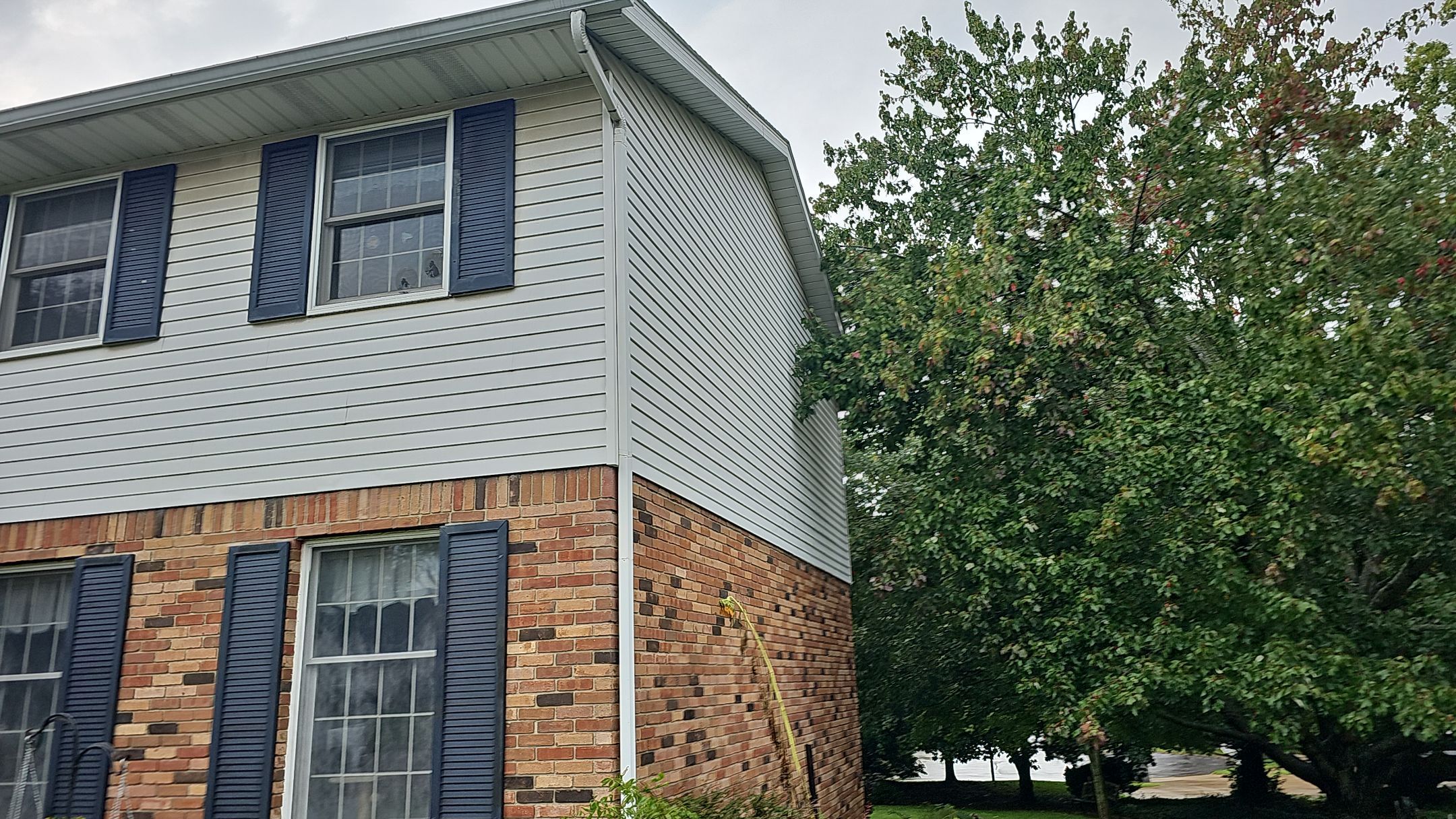 ATLAS PINNACLE COLOR: HEARTHSTONE, DRIP EDGE: BLACK by Eagle Eye Roofing