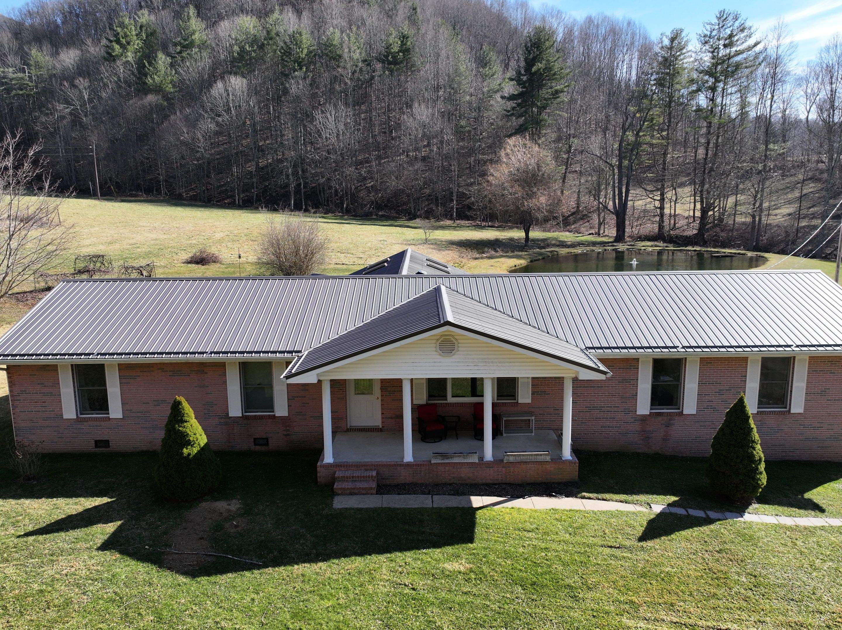 Woodard Residence by Omnia Roofing