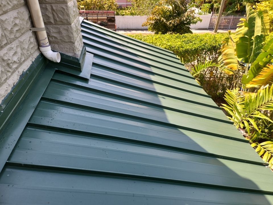 Metal Roof - Galvalume Evergreen by Istueta Roofing