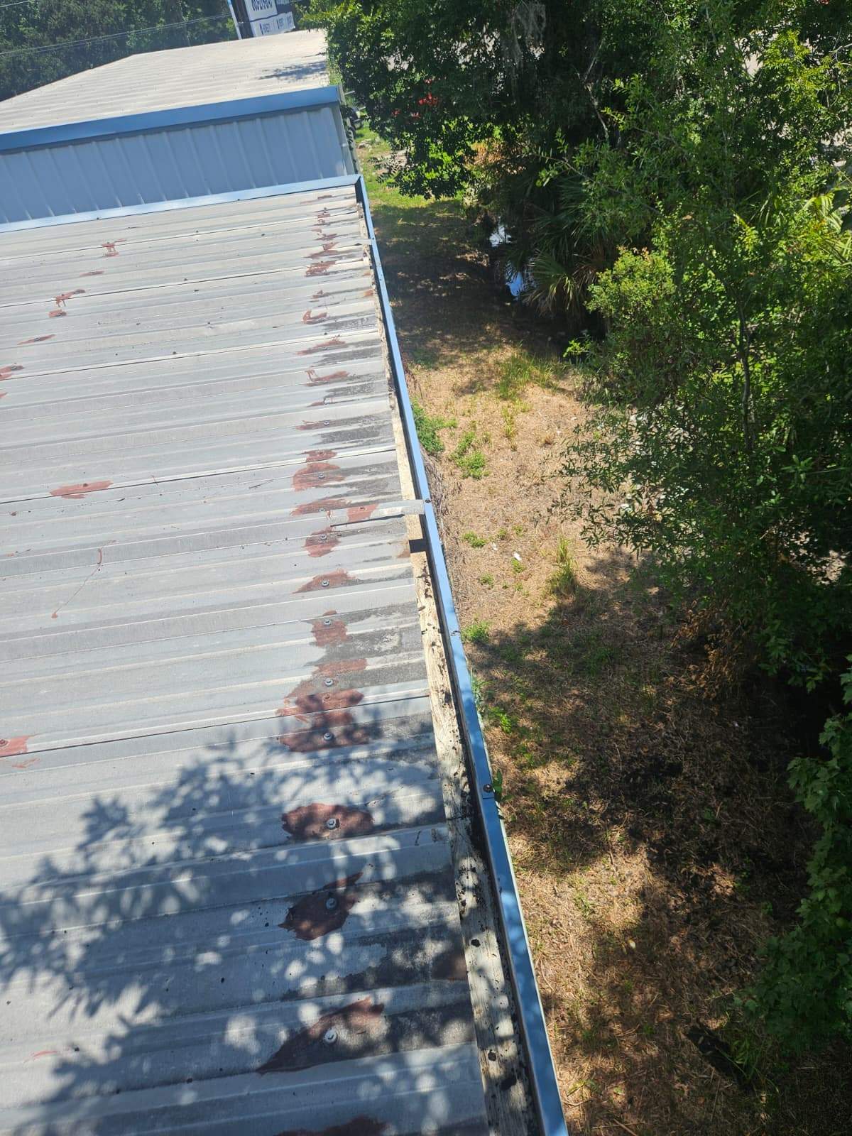 Clean Gutters and Seal Seams in Lakeland FL by Gutter Professors