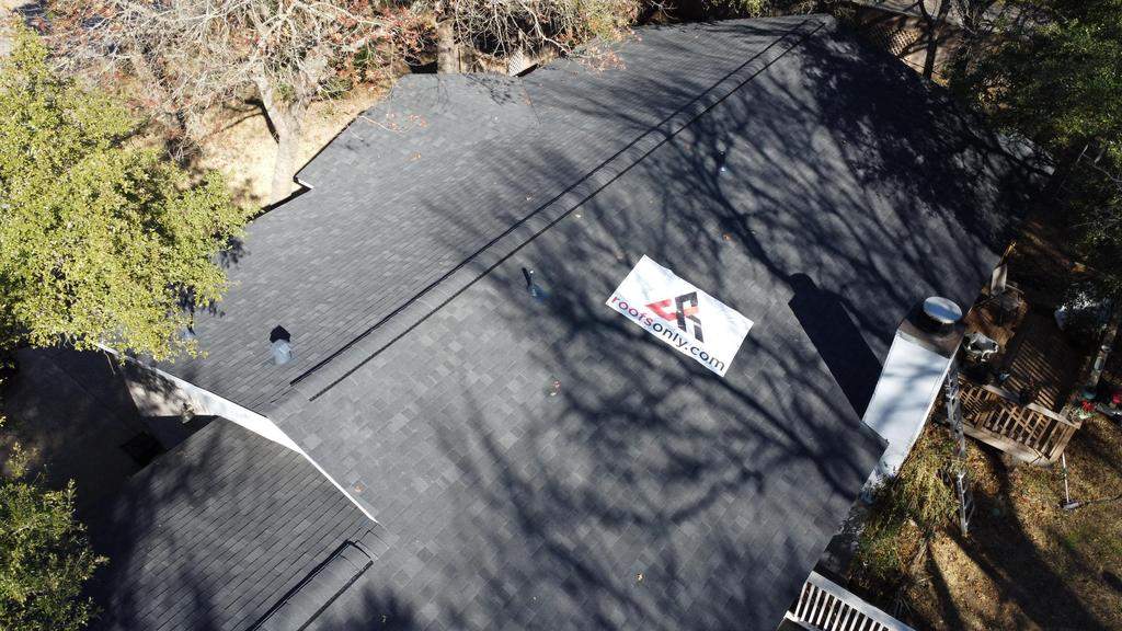 Onyx Black - Owens Corning TruDefinition Oakridge by RoofsOnly.com