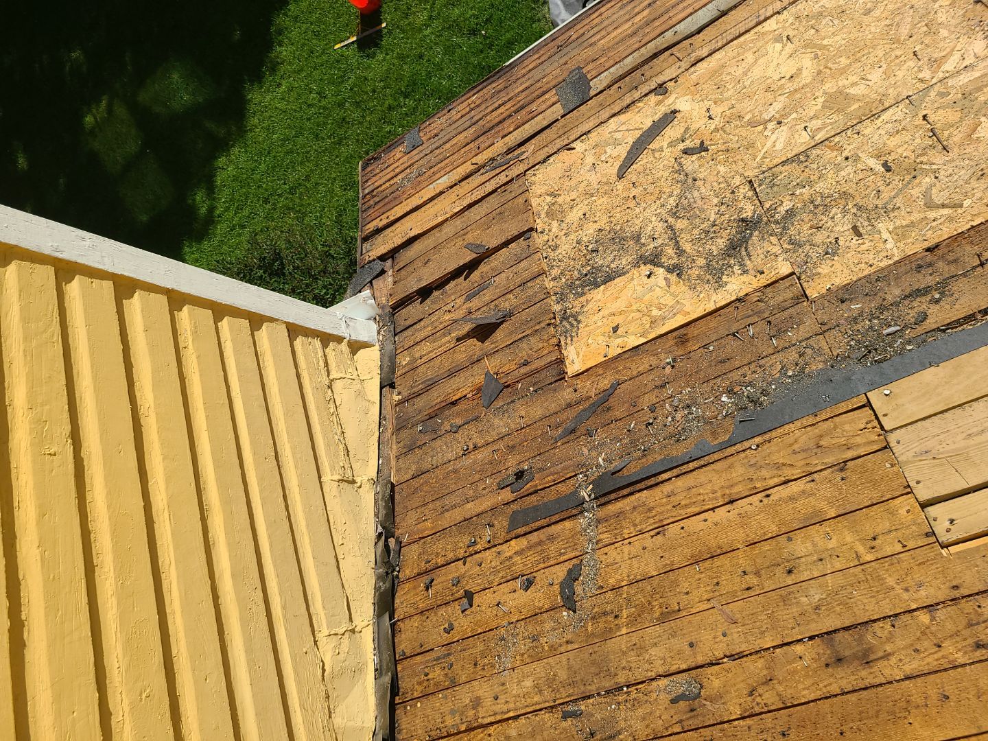 Arlington: CertainTeed Landmark Designer Shingles in Moire Black by RM Banning, Inc.