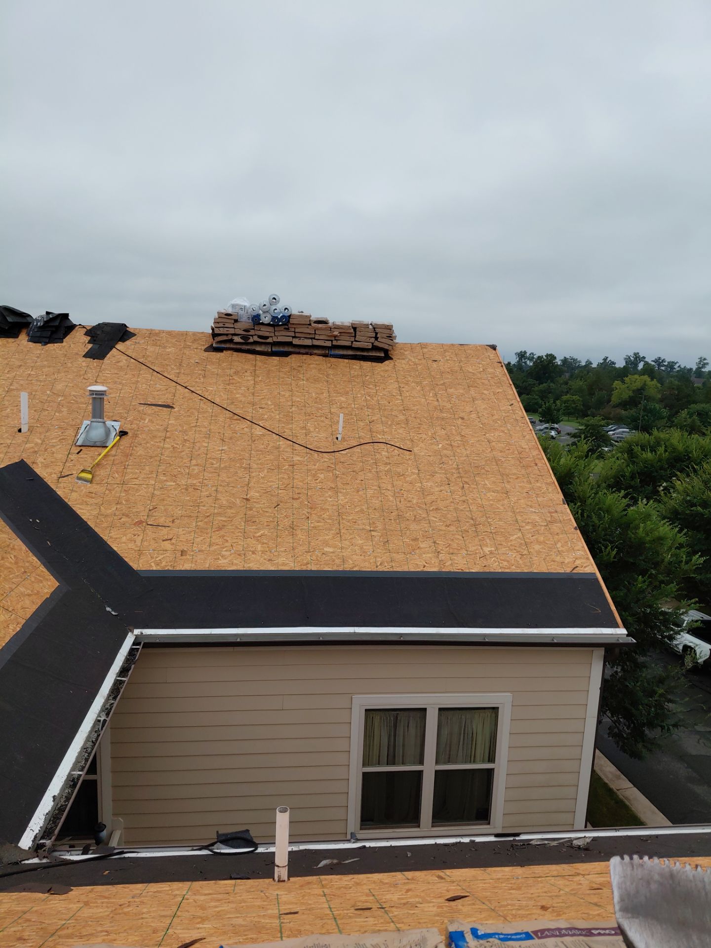 Ashburn: Residential Roof Replacement  with CertainTeed Landmark Pro in Max Def Georgetown Gray by RM Banning, Inc.