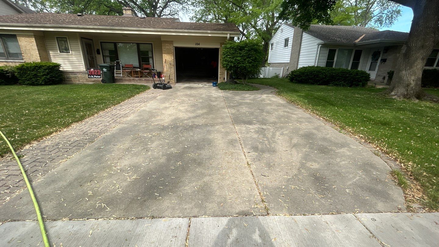 Mount Prospect, IL Driveway cleaning by Northern Power Washing LLC.