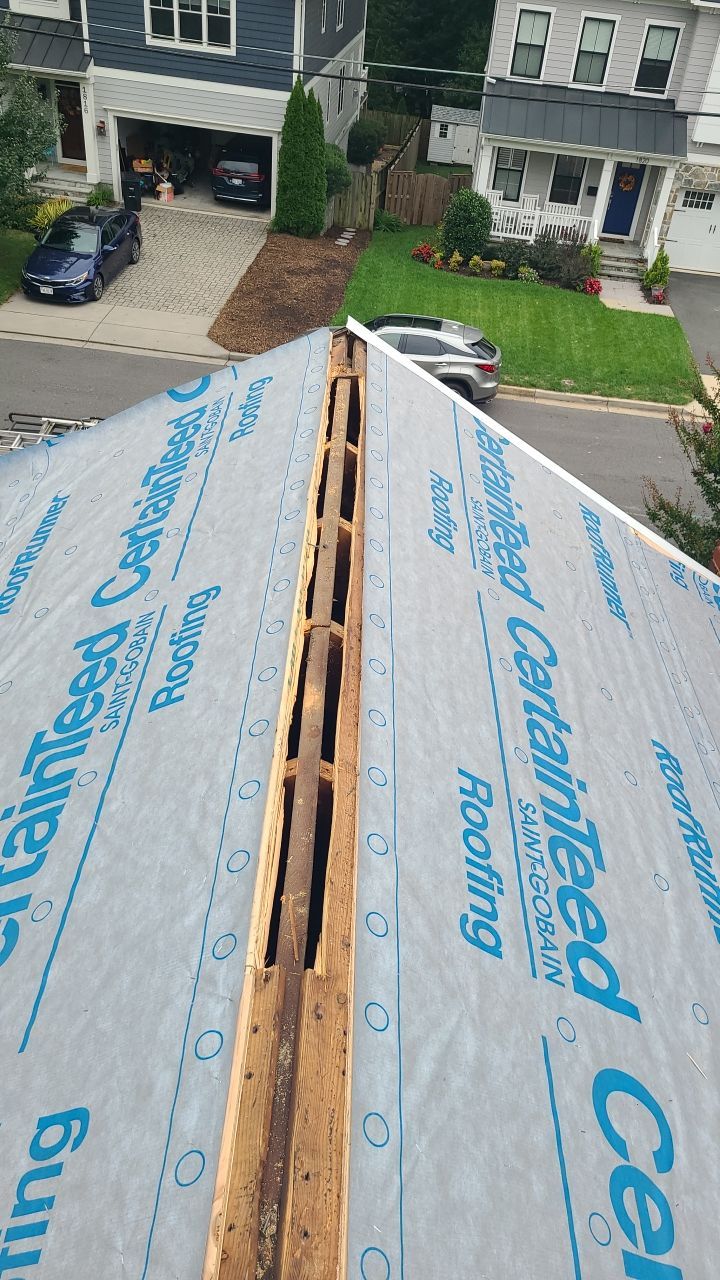 Arlington: CertainTeed Landmark Designer Shingles in Colonial Slate by RM Banning, Inc.