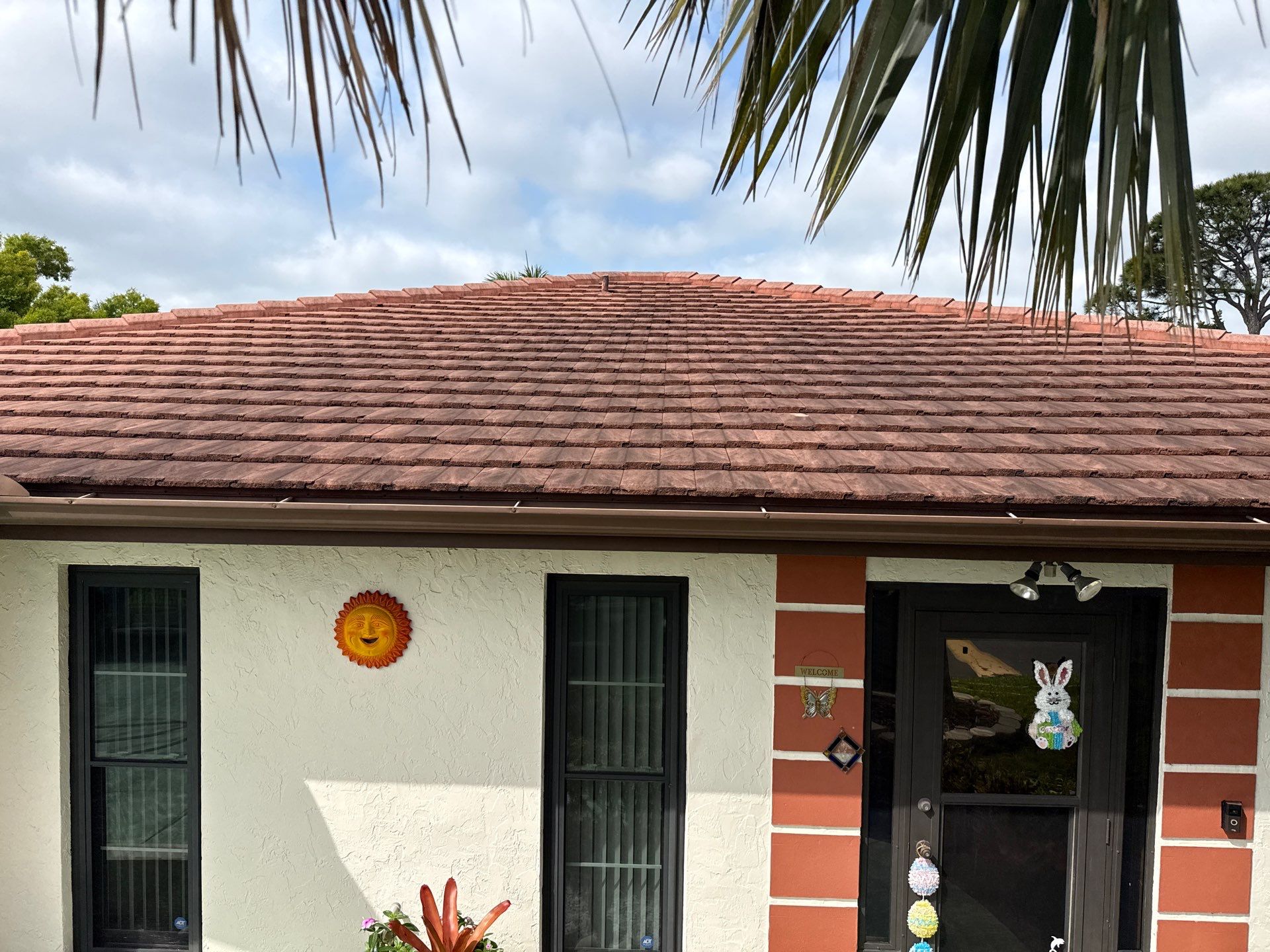 Tile Roof Cleaning – Vivenda at Bradenton I (Same-Day Service & Facebook Review) by Sunshine AquaWash