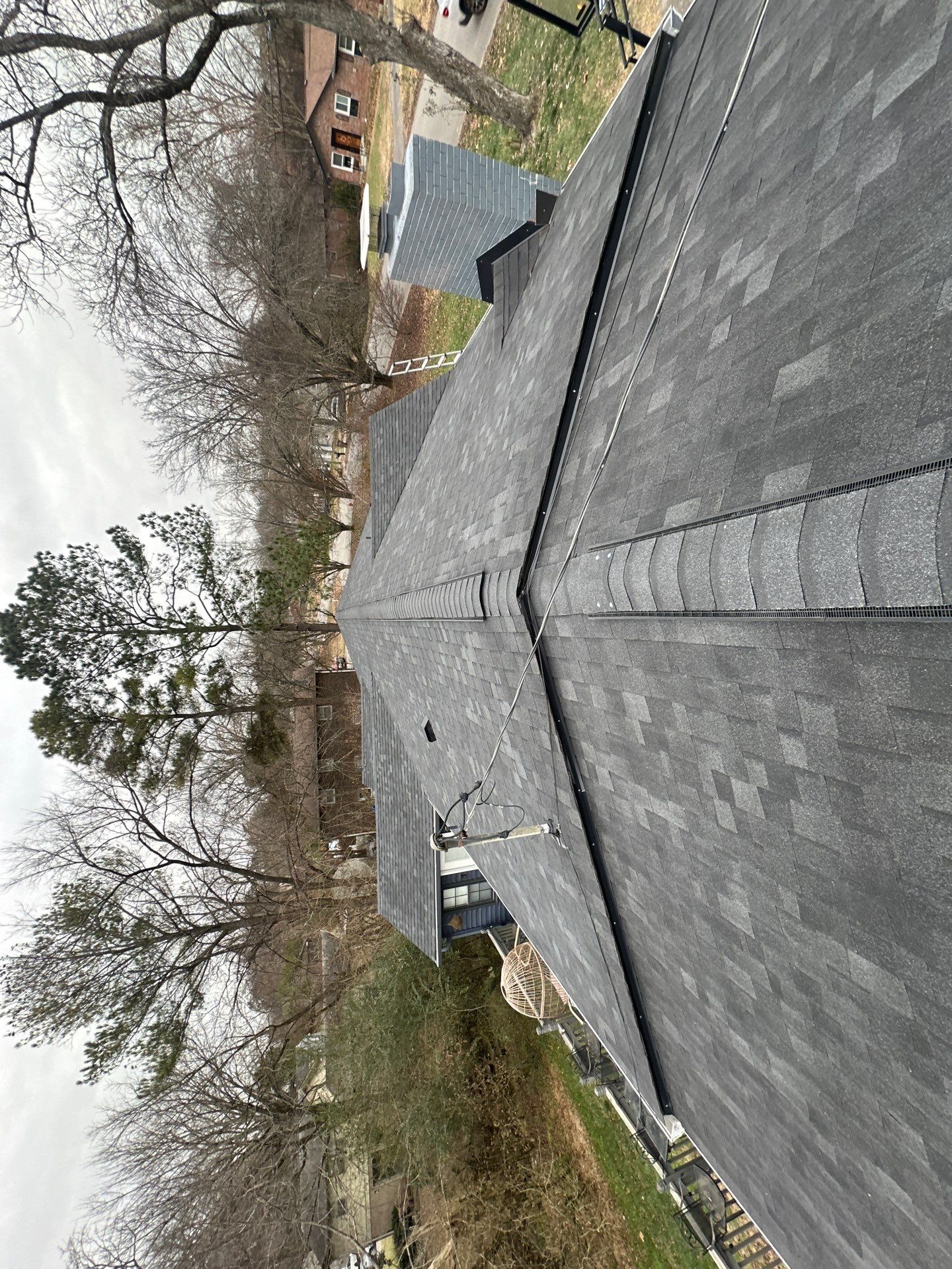 Owens Corning Oakridge Shingles - Onyx Black by Undersun Roofing 