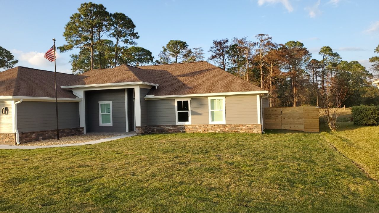 You can never go wrong with Horizontal by Hip Square Fence Inc.