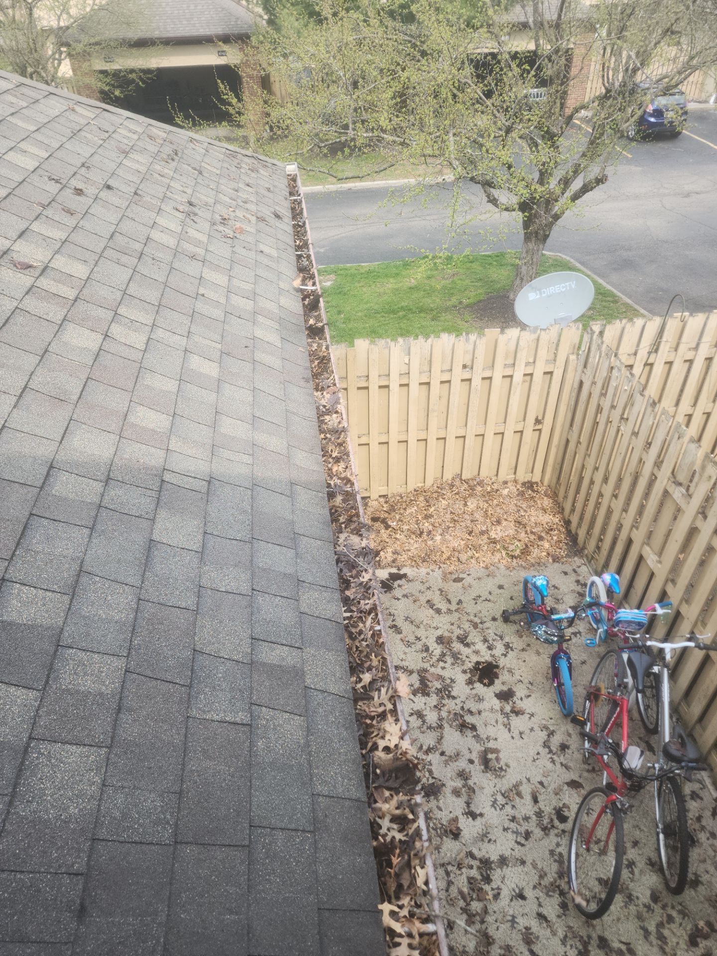 Commercial gutter cleaning Columbus before photo with filled gutters