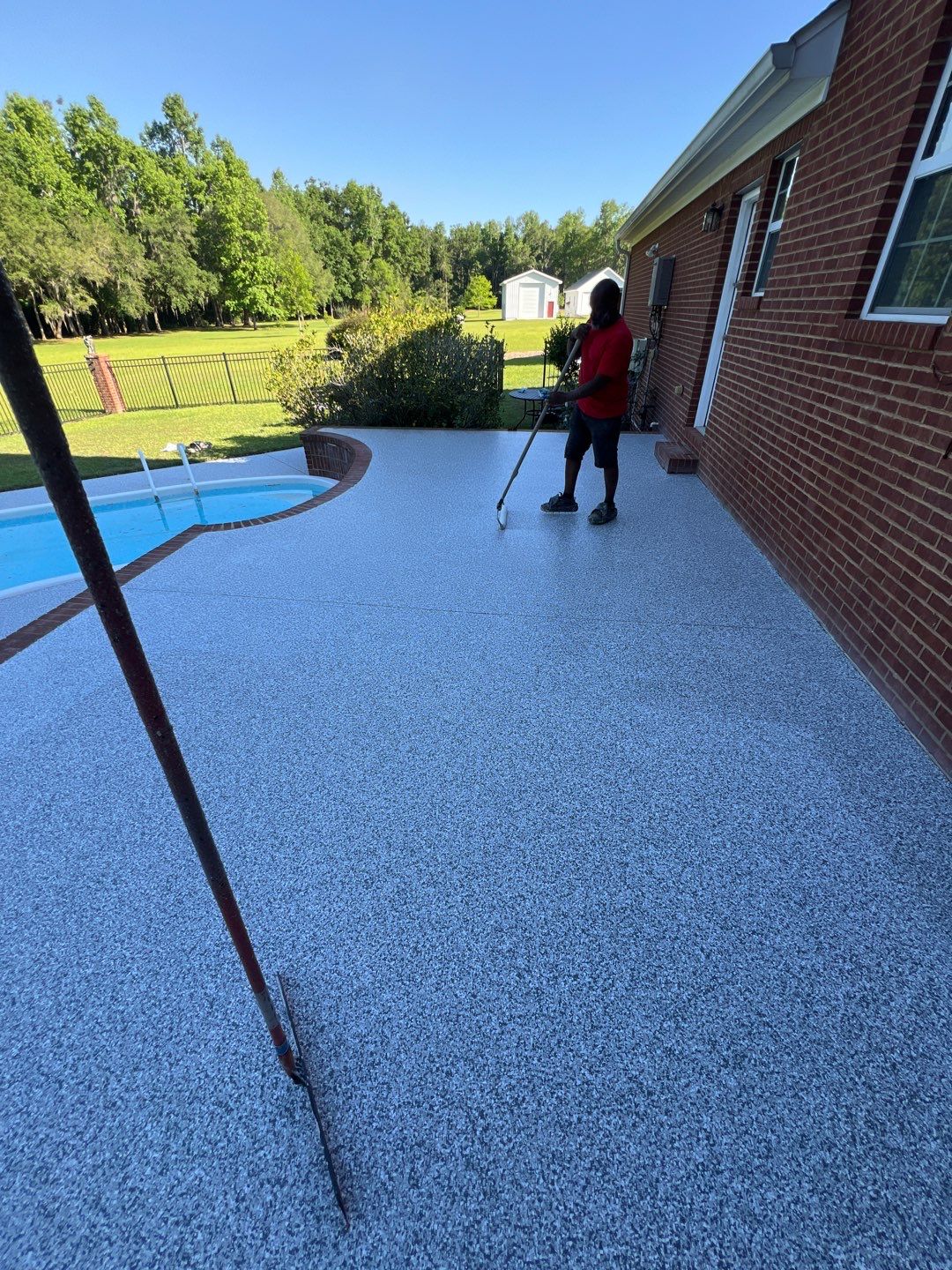 This before & after is STUNNING 🤩 by Deese Elite Concrete Coatings