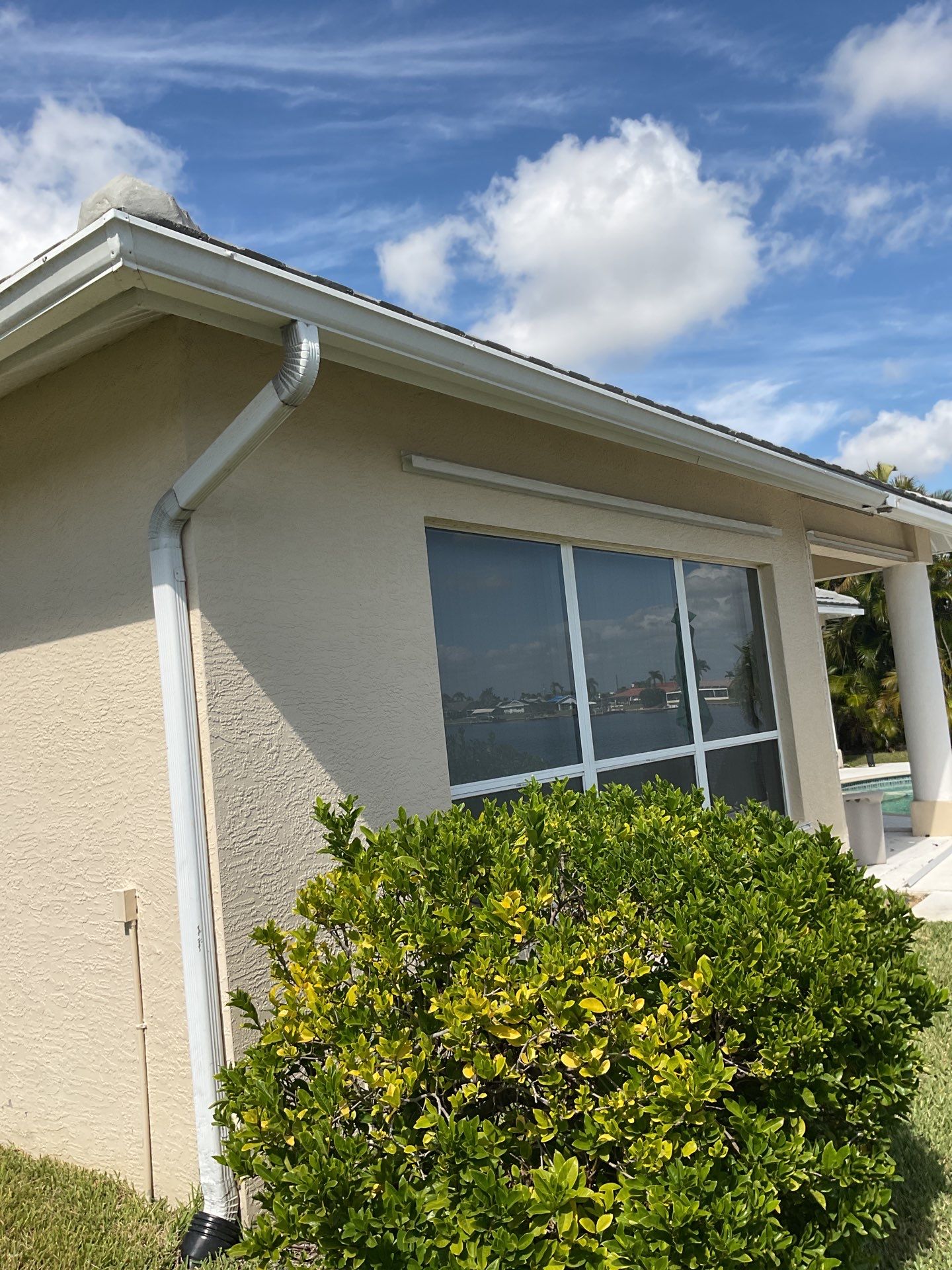 Seamless Gutters using Splash Guard in Cape Coral FL by Gutter Professors