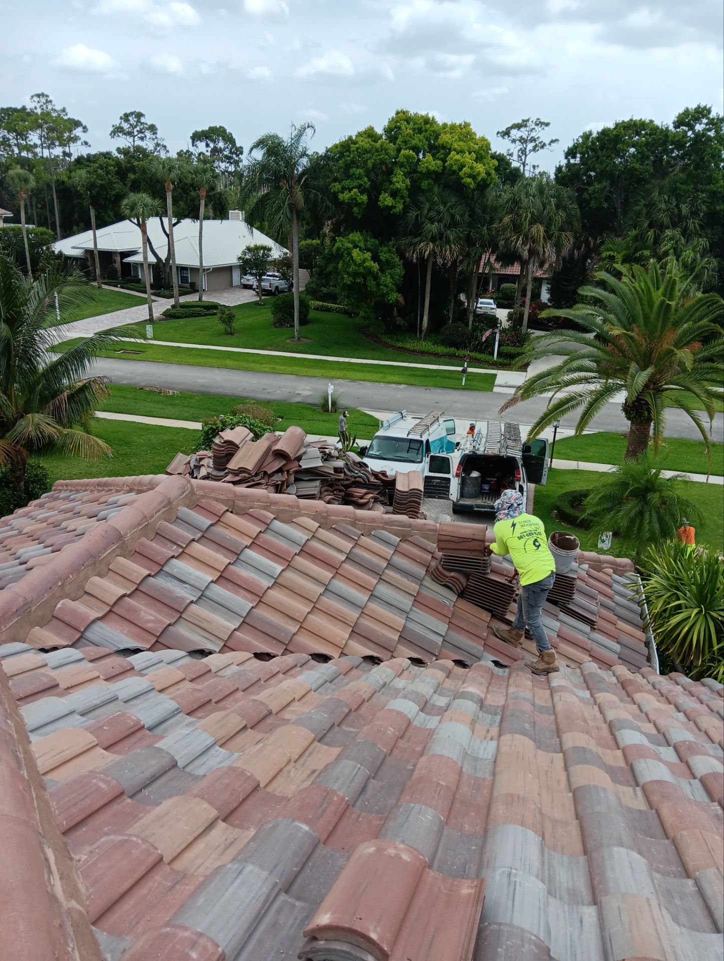 Tile Roof Replacement in West Palm Beach ā Professional, Transparent, and On-Time Service by Aastro Roofing