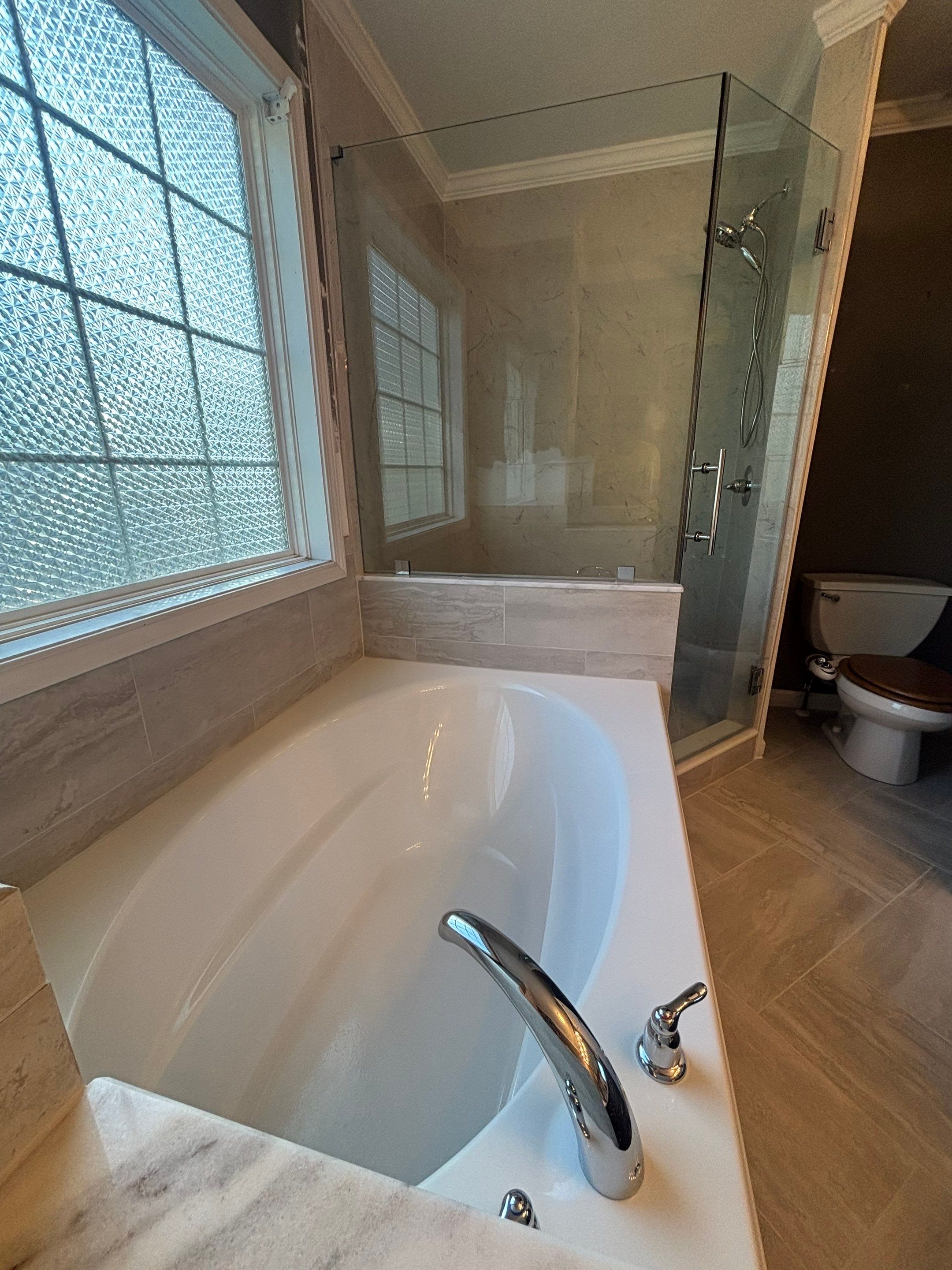 Two bathrooms renovation (hallway and master bathroom) by Prudencio