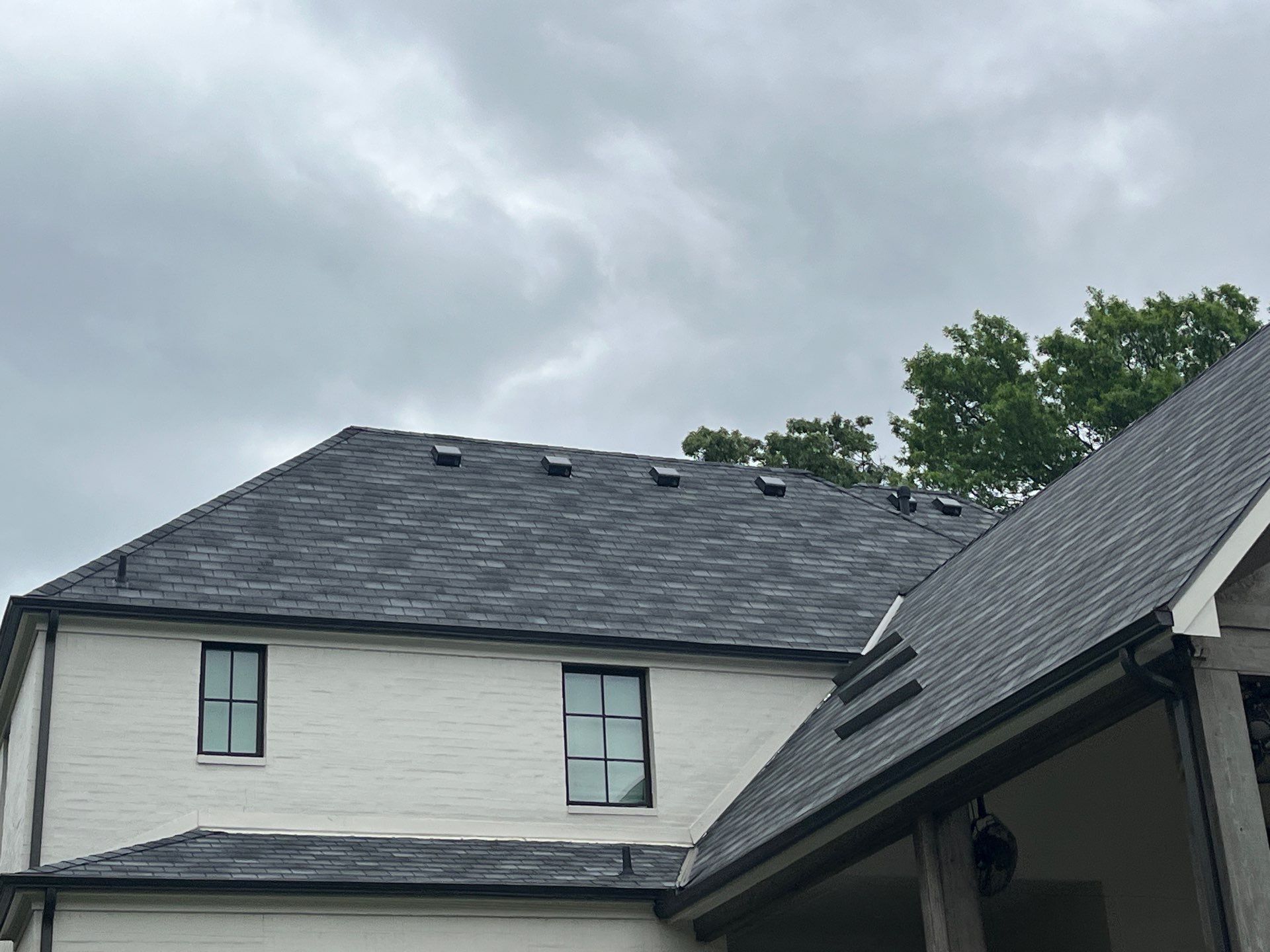 White brick with GAF Slateline English Grey by Tejas Roofworks + Restoration