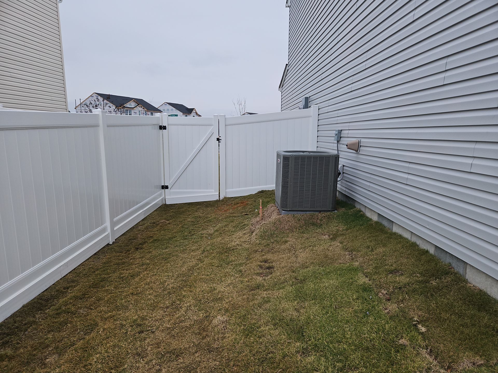 A Perfect Fence for a Brand-New Home by Tidewater Fence