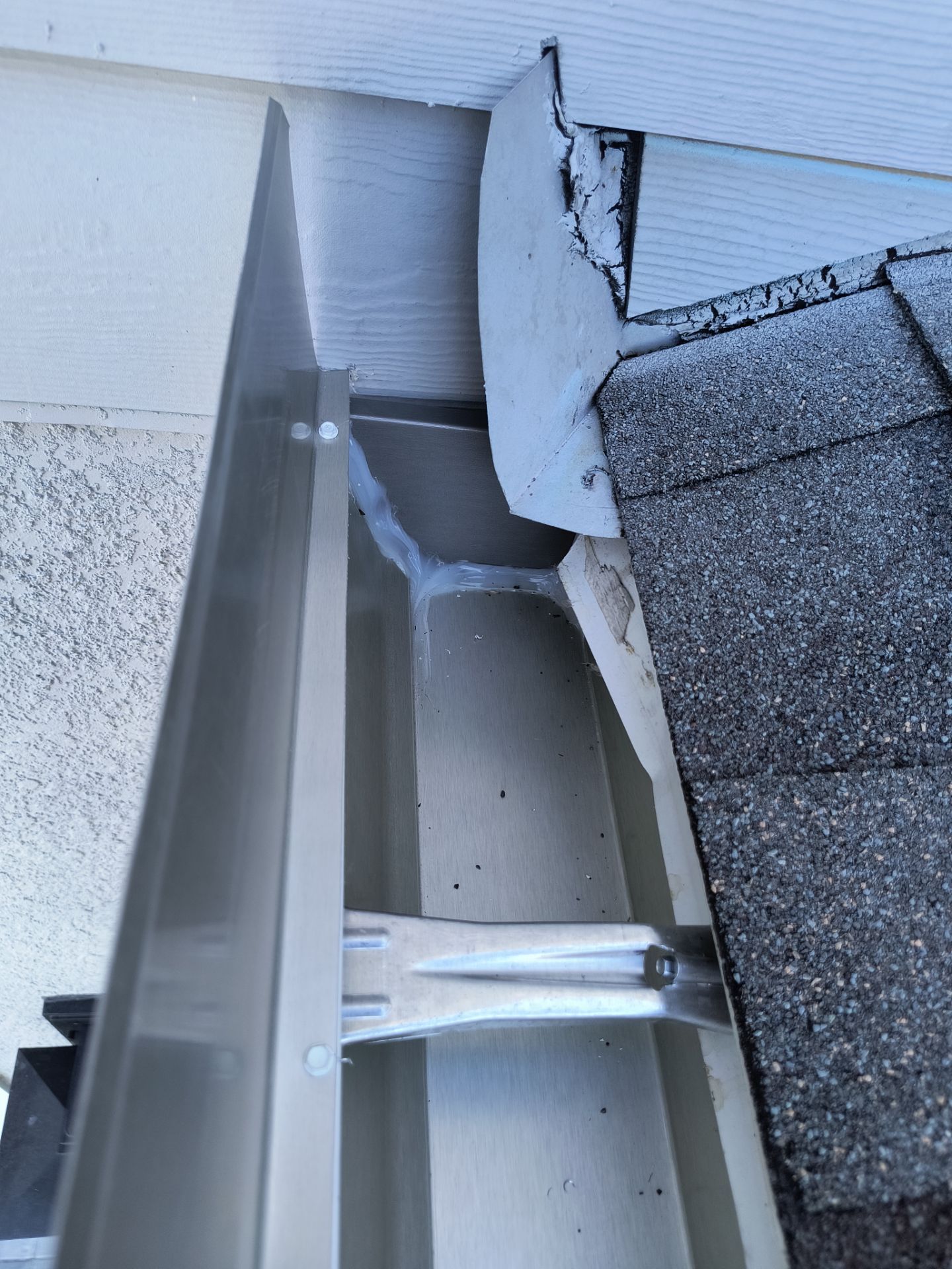 6 Inch Seamless Gutters using 6 Inch Seamless Gutters in Sarasota FL by Gutter Professors