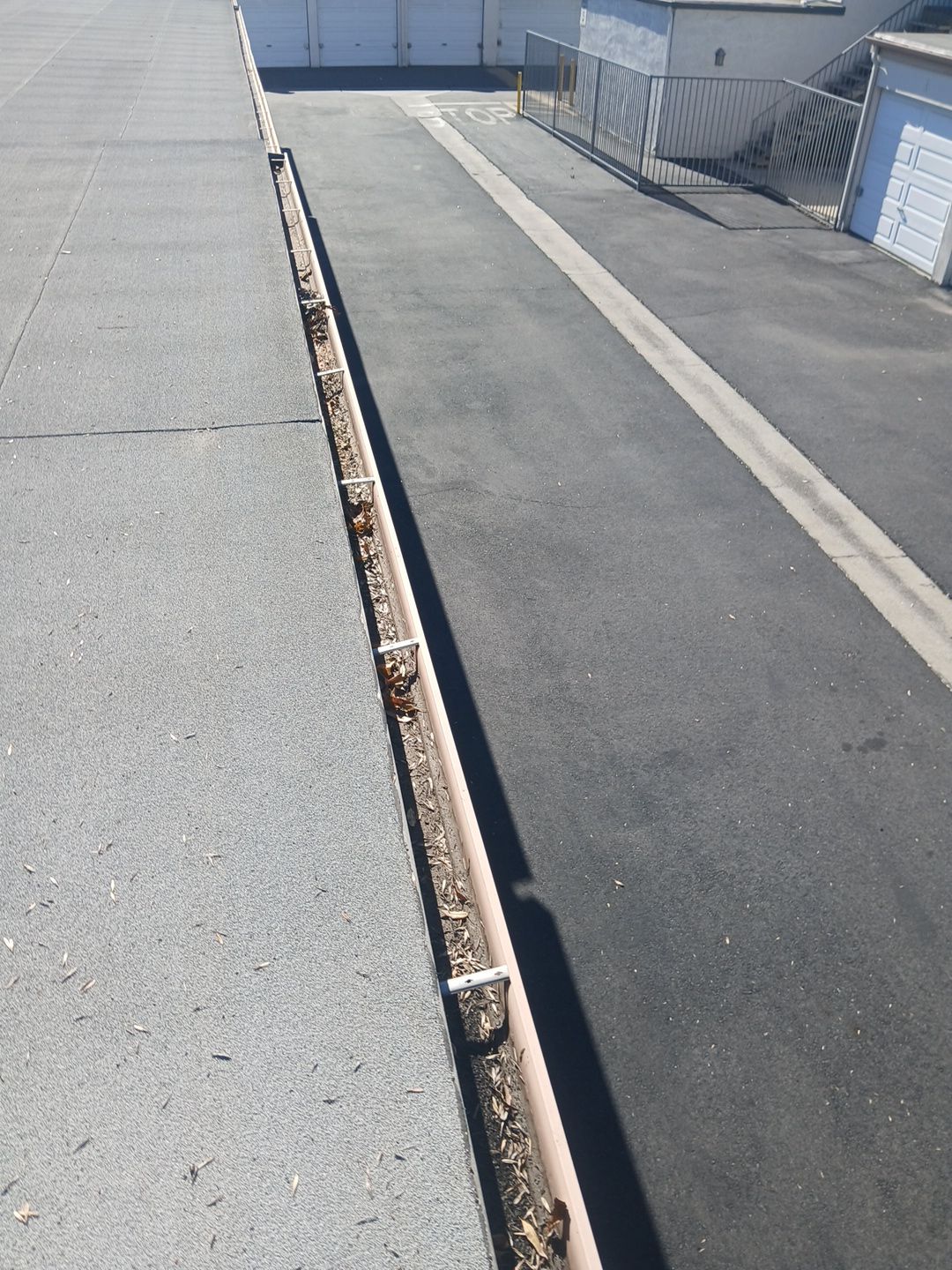 Commercial gutter cleaning Pasadena & San Gabriel Valley, CA after photo with clean gutters
