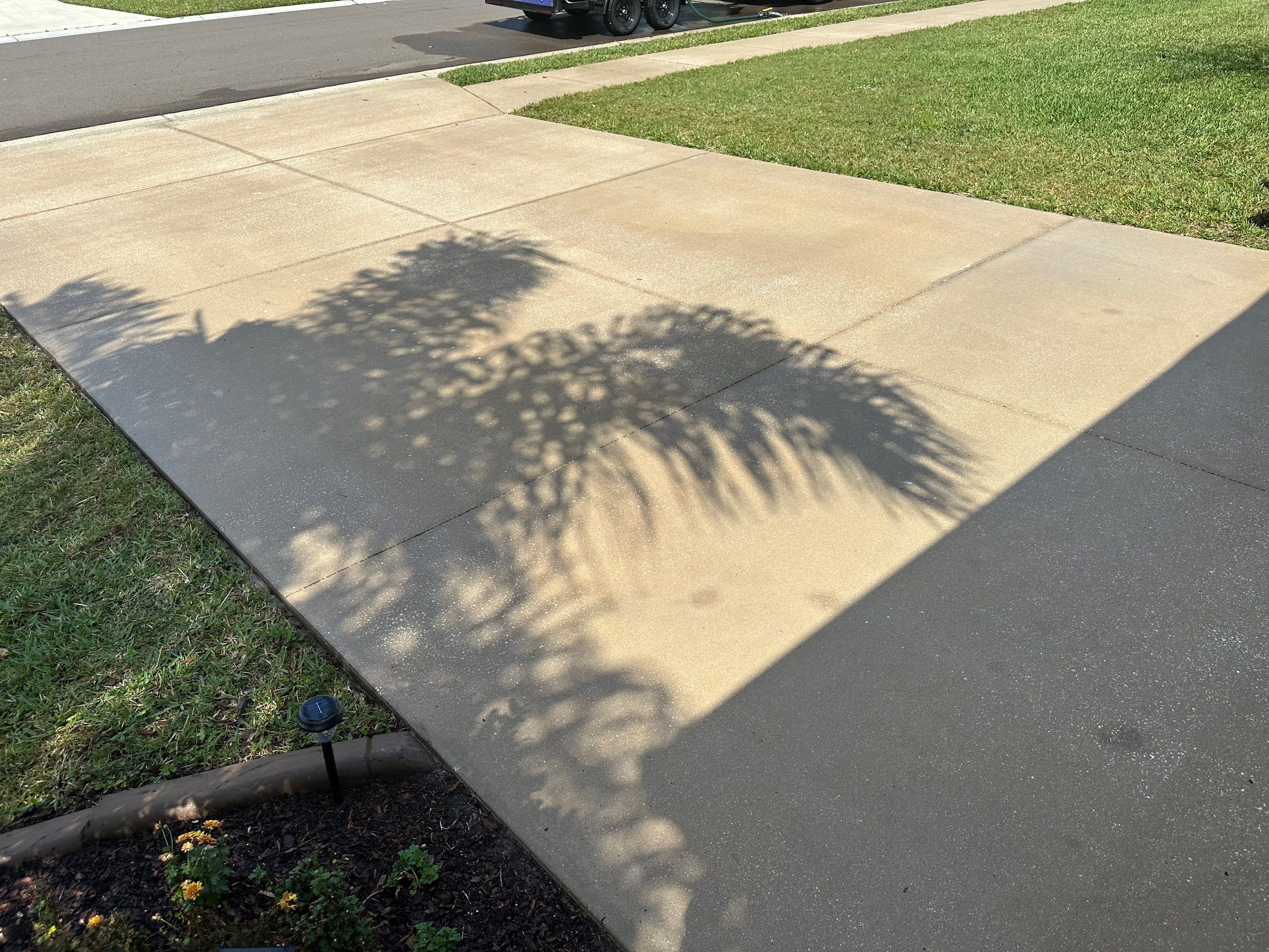 Driveway Cleaning in River Plantation Community, Parrish, FL by Sunshine AquaWash