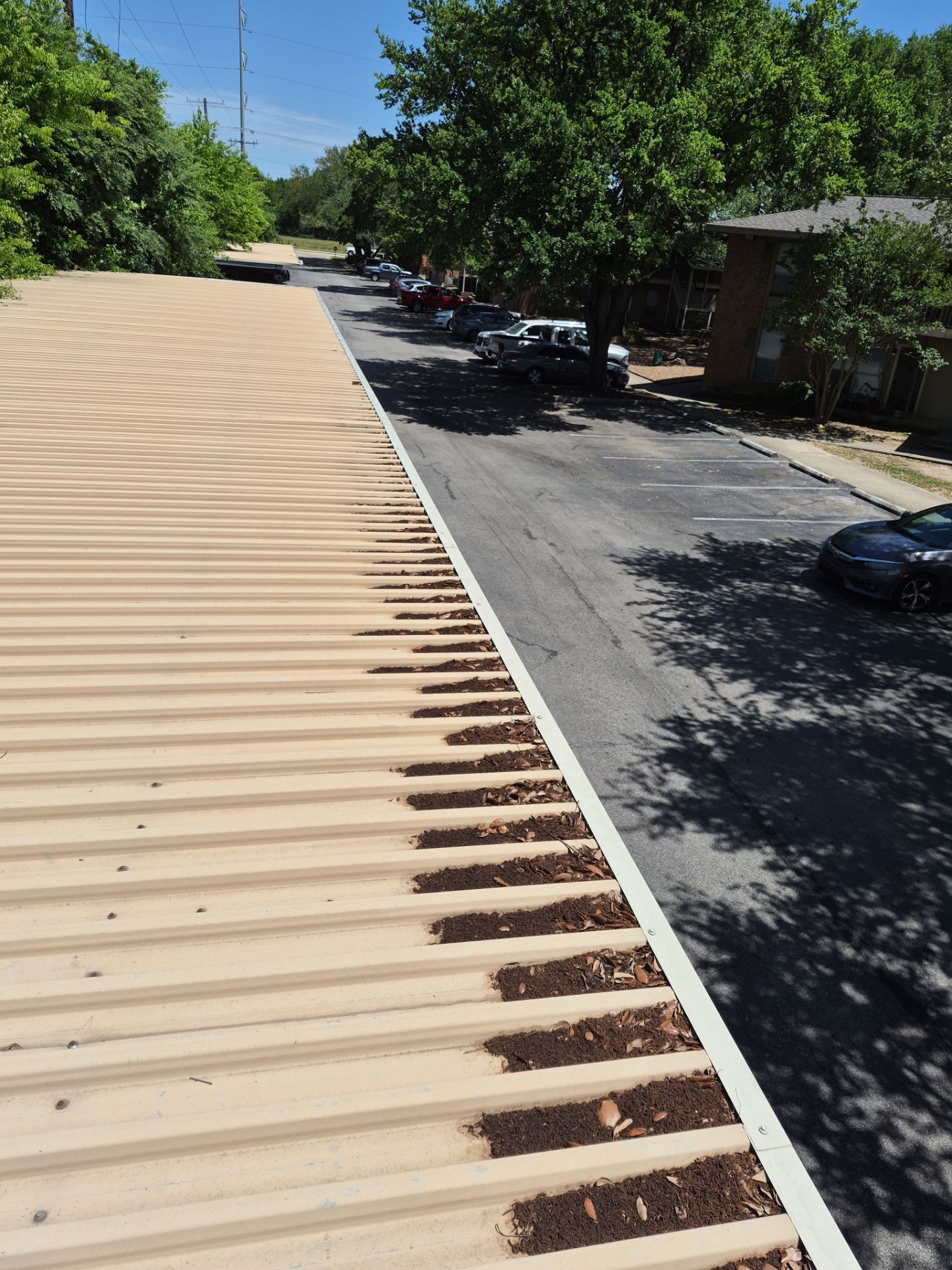 HOA gutter cleaning before