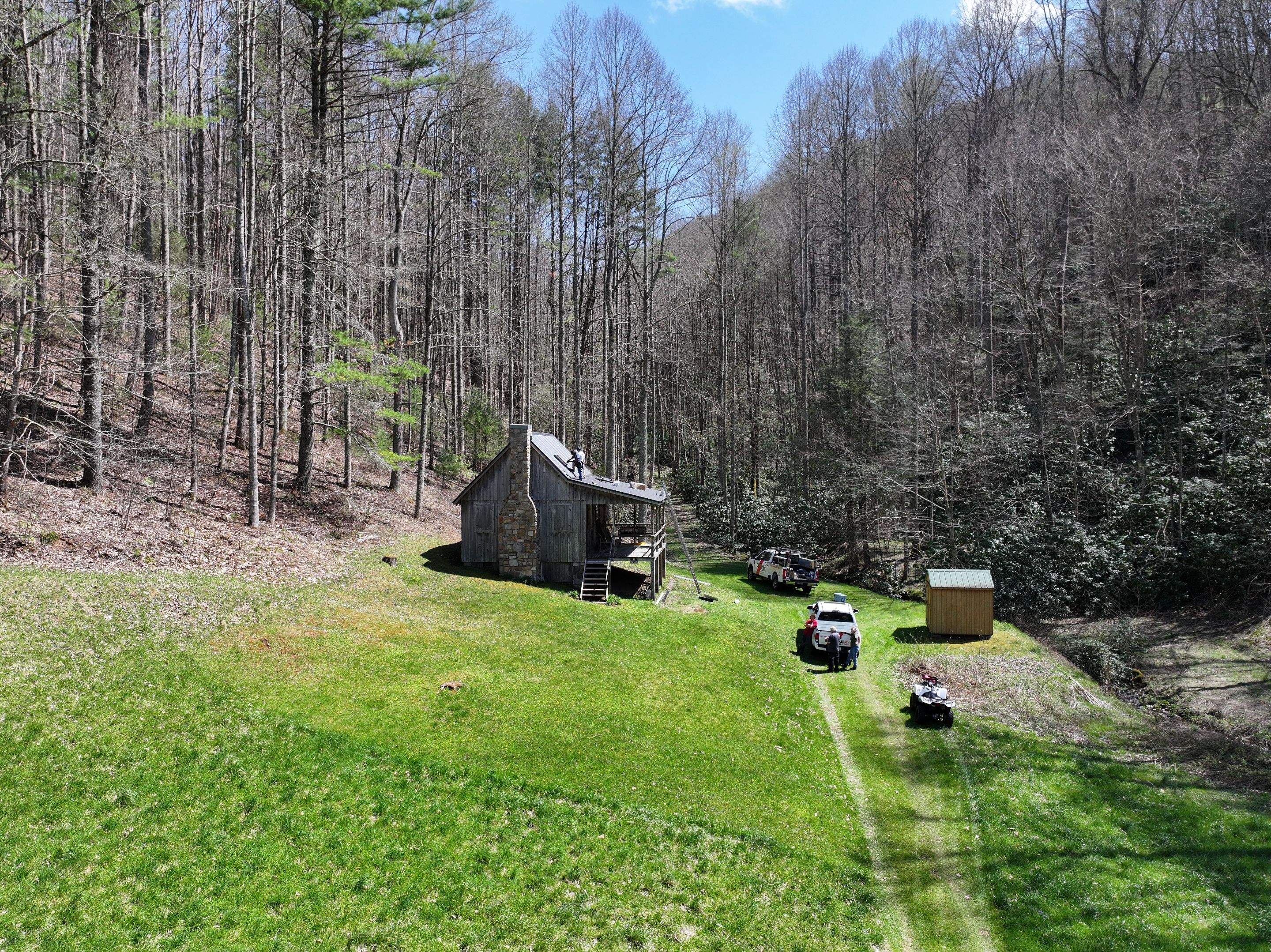 Sluder Cabin by Omnia Roofing