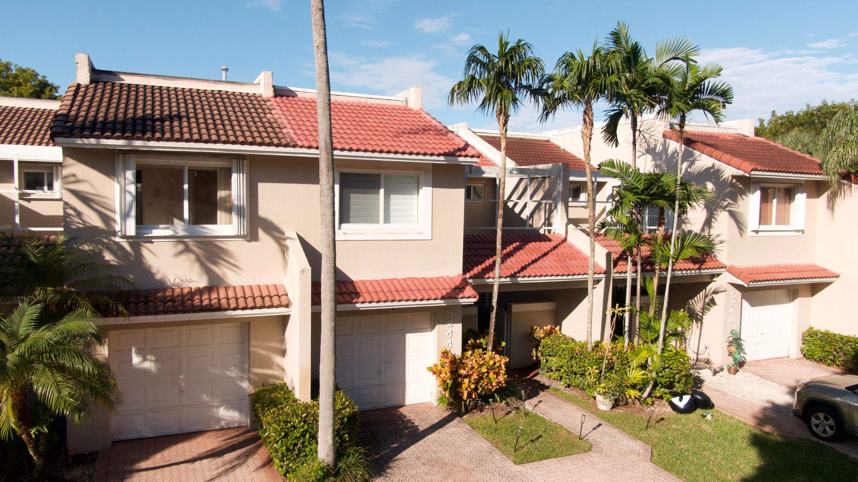 Crown - Tuscany - Smoked Fireclay by Istueta Roofing