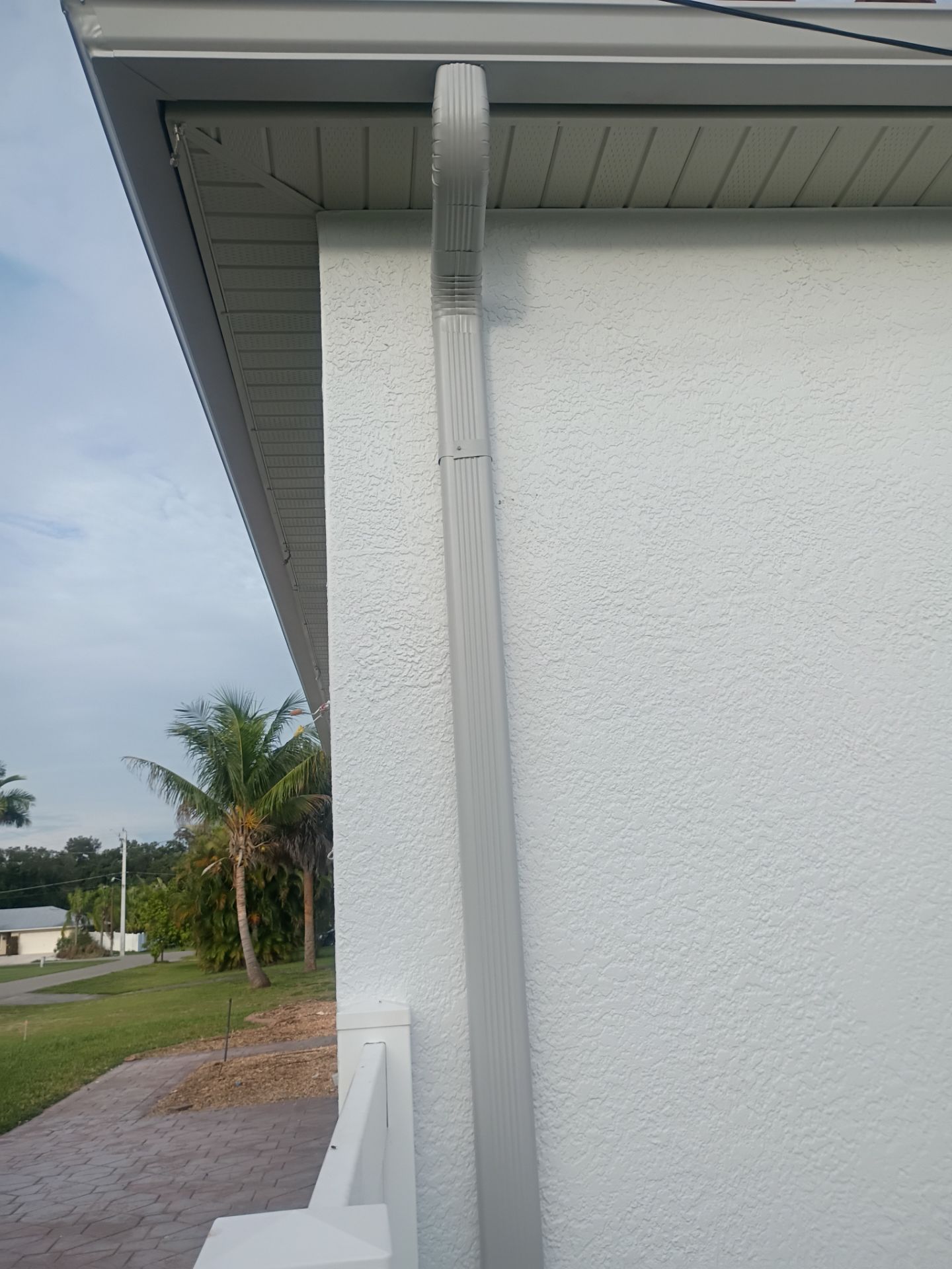 7 inch seamless gutters using Seamless Aluminum Gutters in Fort Myers, FL by Gutter Professors