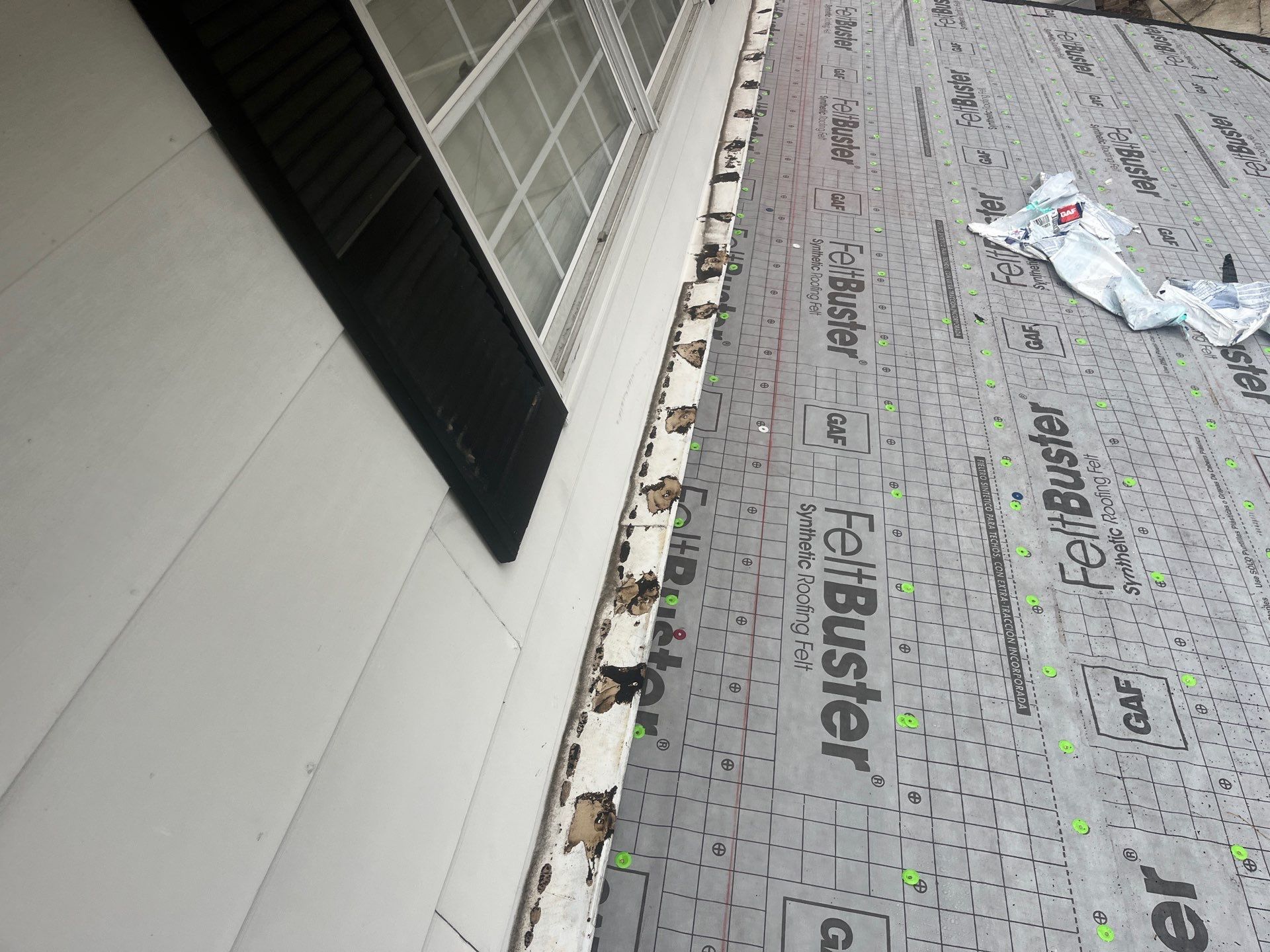 GAF Charcoal Architectural Shingle - Re-roof by Endless Summer Roofing Co.