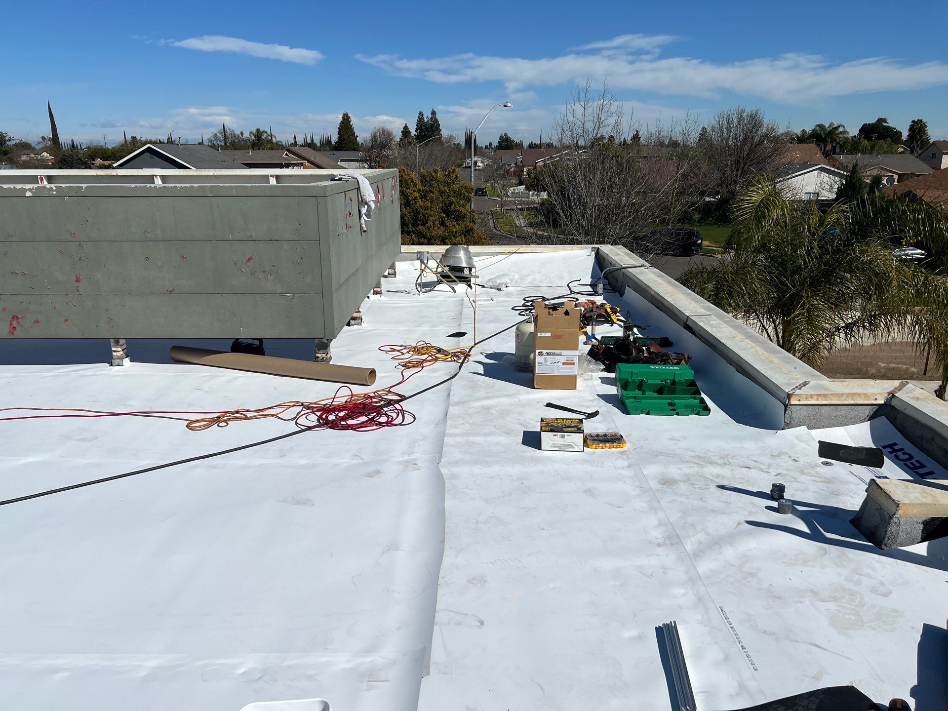 TPO single-ply roofing system using GAF Everguard 60 mil by Straight Edge Roofing Inc