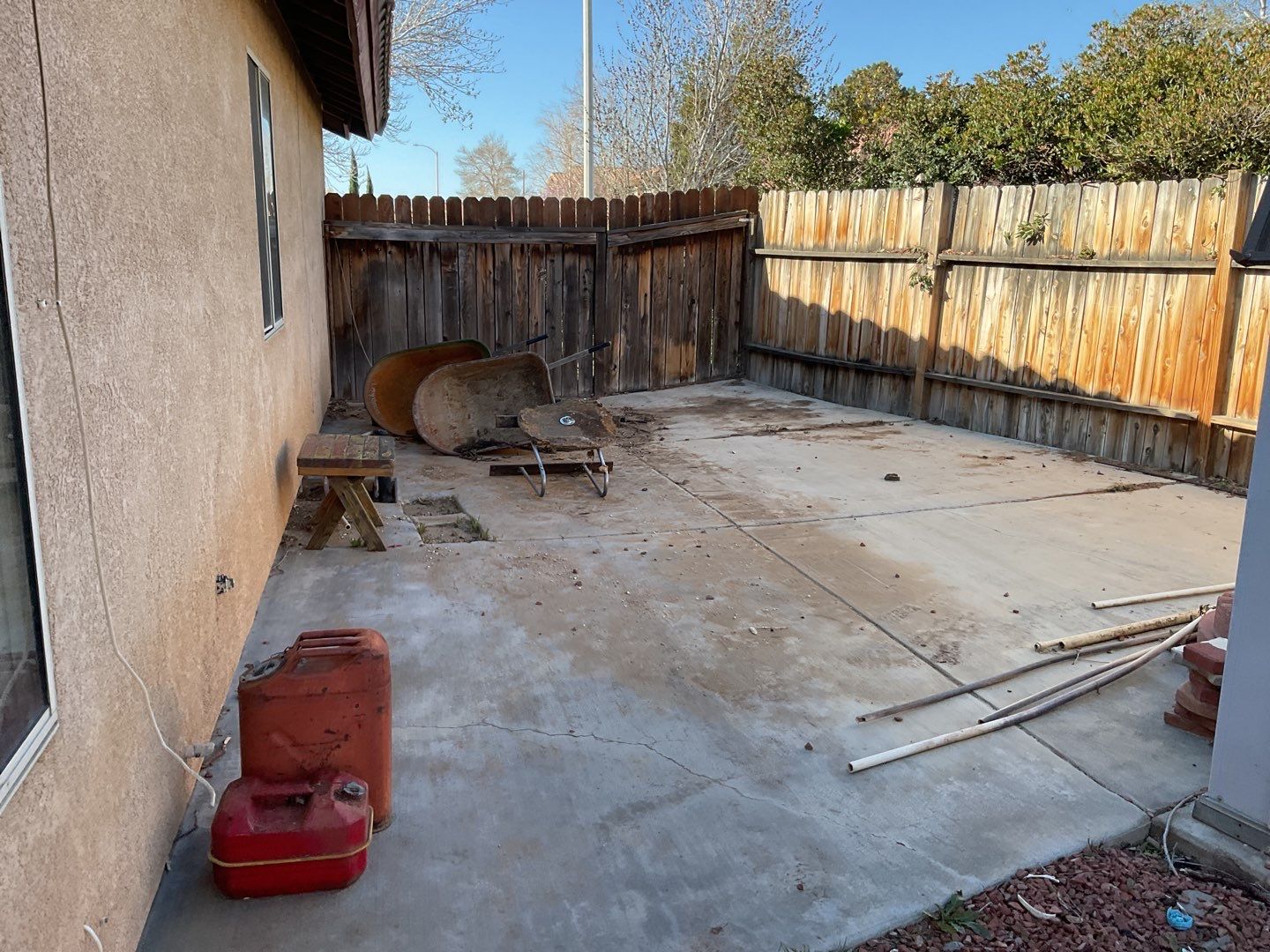 Fence installation using vinyl material by Fence Guys Inc. 