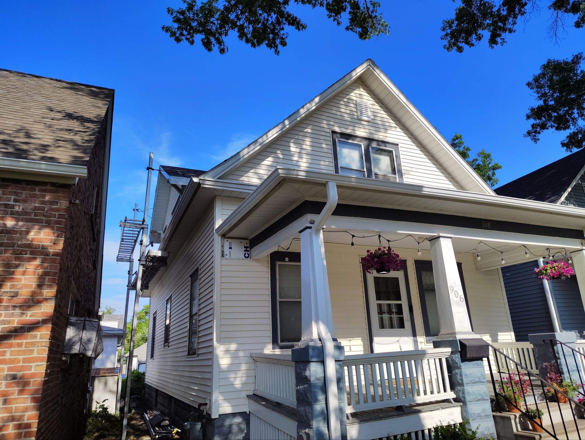 Vinyl Siding Replacement and Exterior Upgrades in Midtown by Hansen Projects