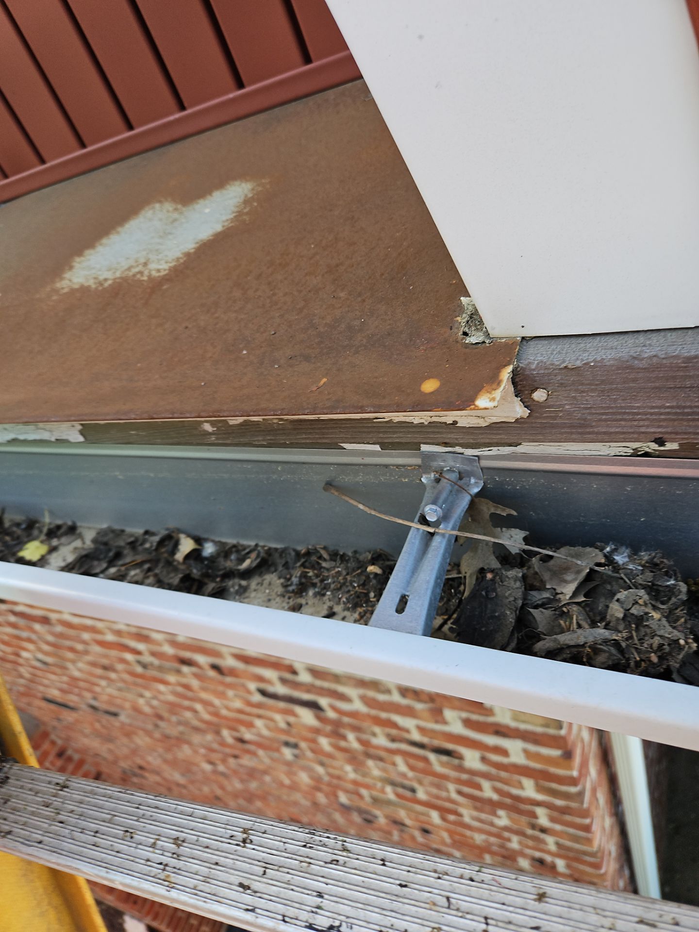 Commercial gutter cleaning Kansas before photo with filled gutters