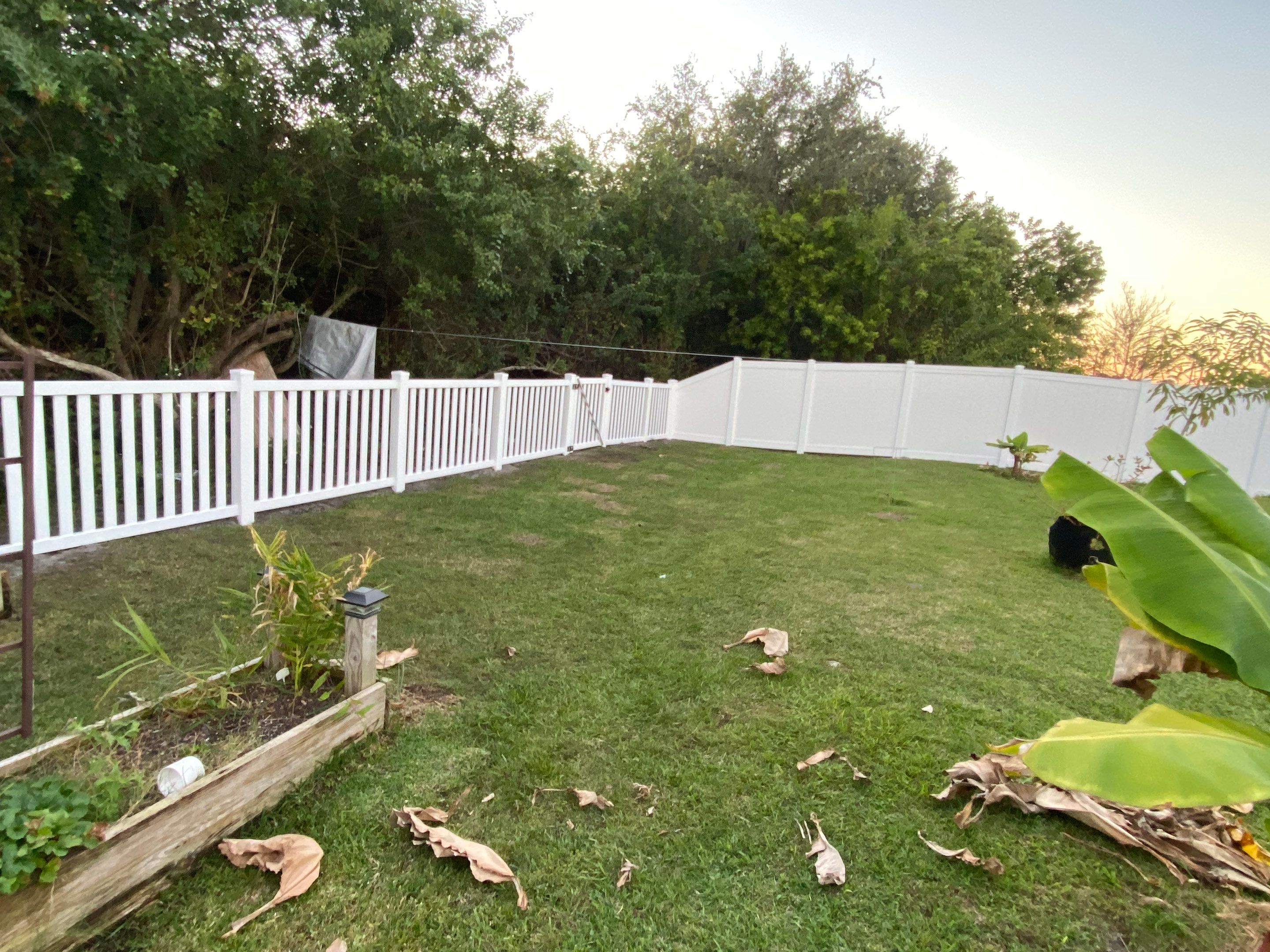 Ruskin, FL 6 ft. Tall White Vinyl Privacy with 4 ft. Picket Fence by Asap fence and gates, LLC