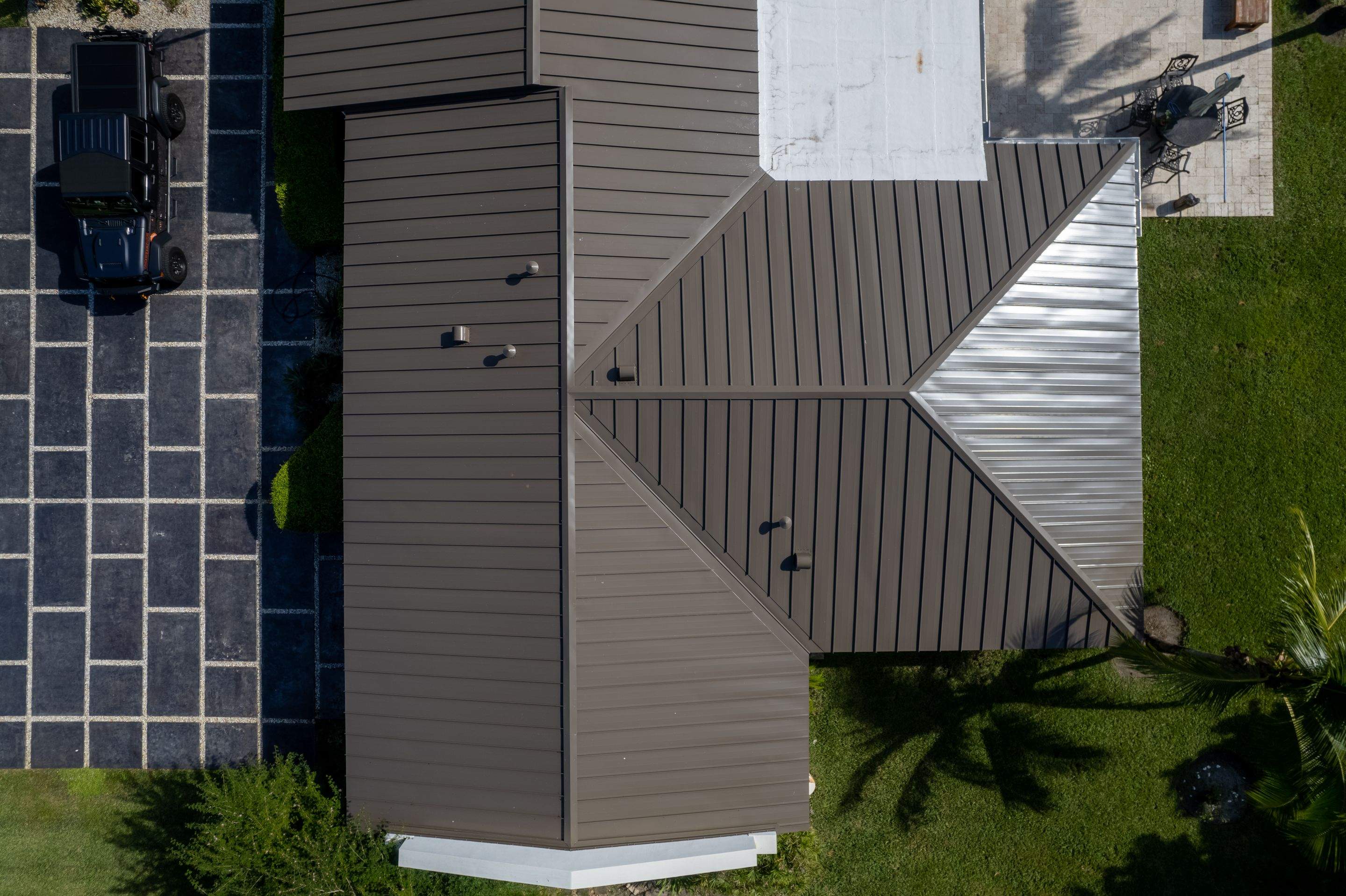Metal Roof - Galvalume - Medium Bronze by Istueta Roofing