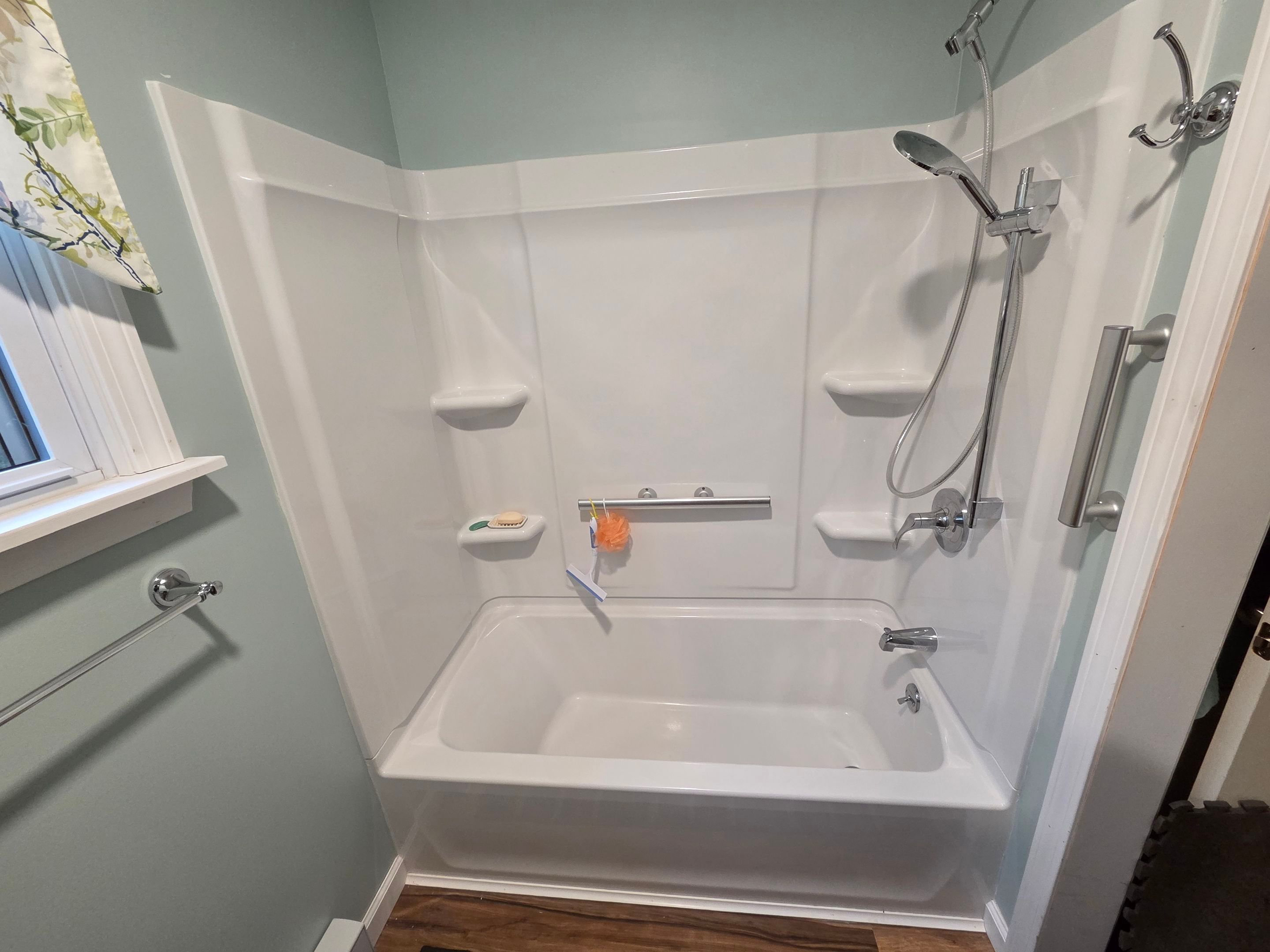 Shower using Alumax Shower by Cheshire Glass Company