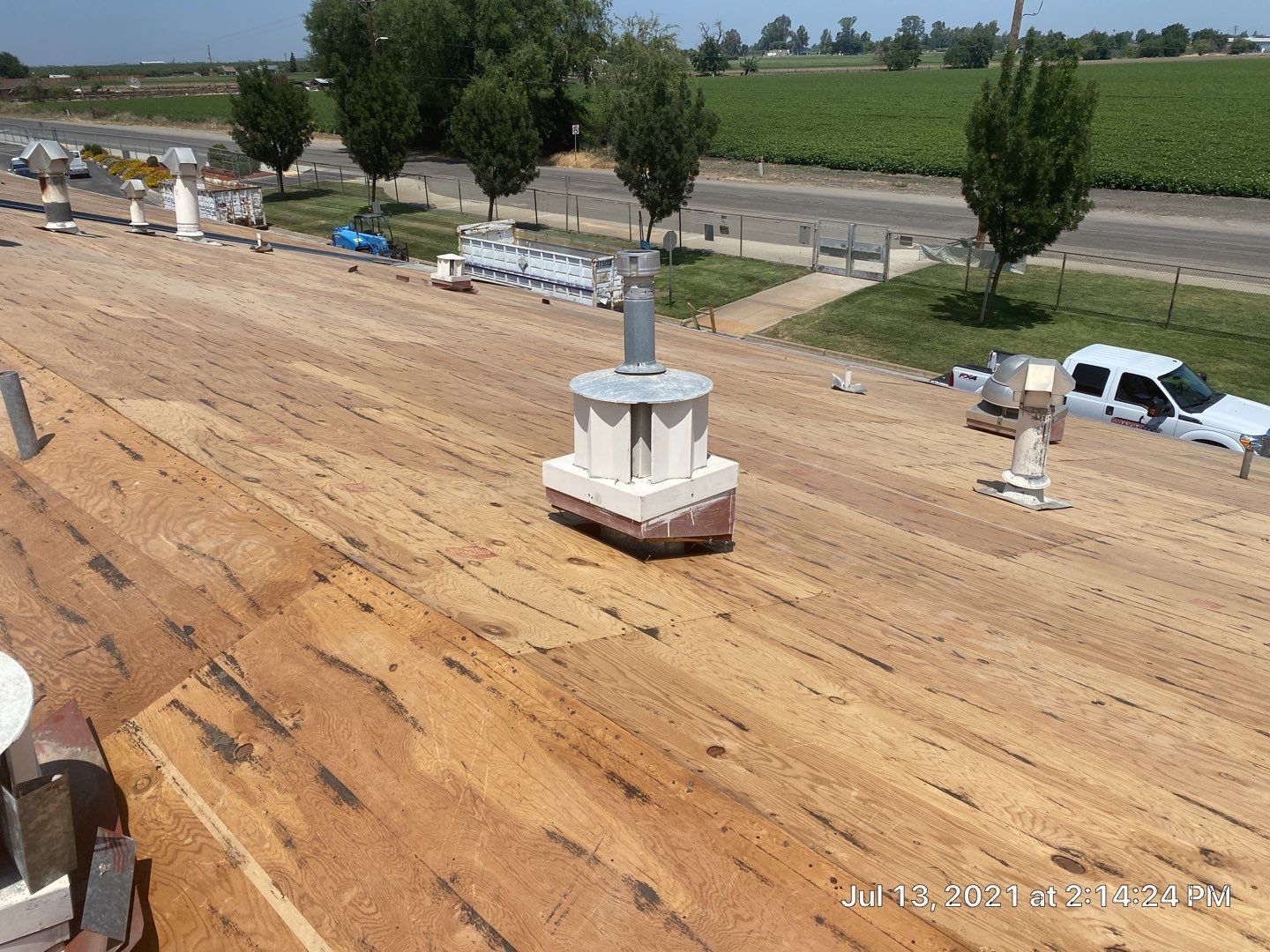 Certainteed Landmark Solaris shingle job using Certainteed Landmark Solaris composition shingles by Straight Edge Roofing Inc