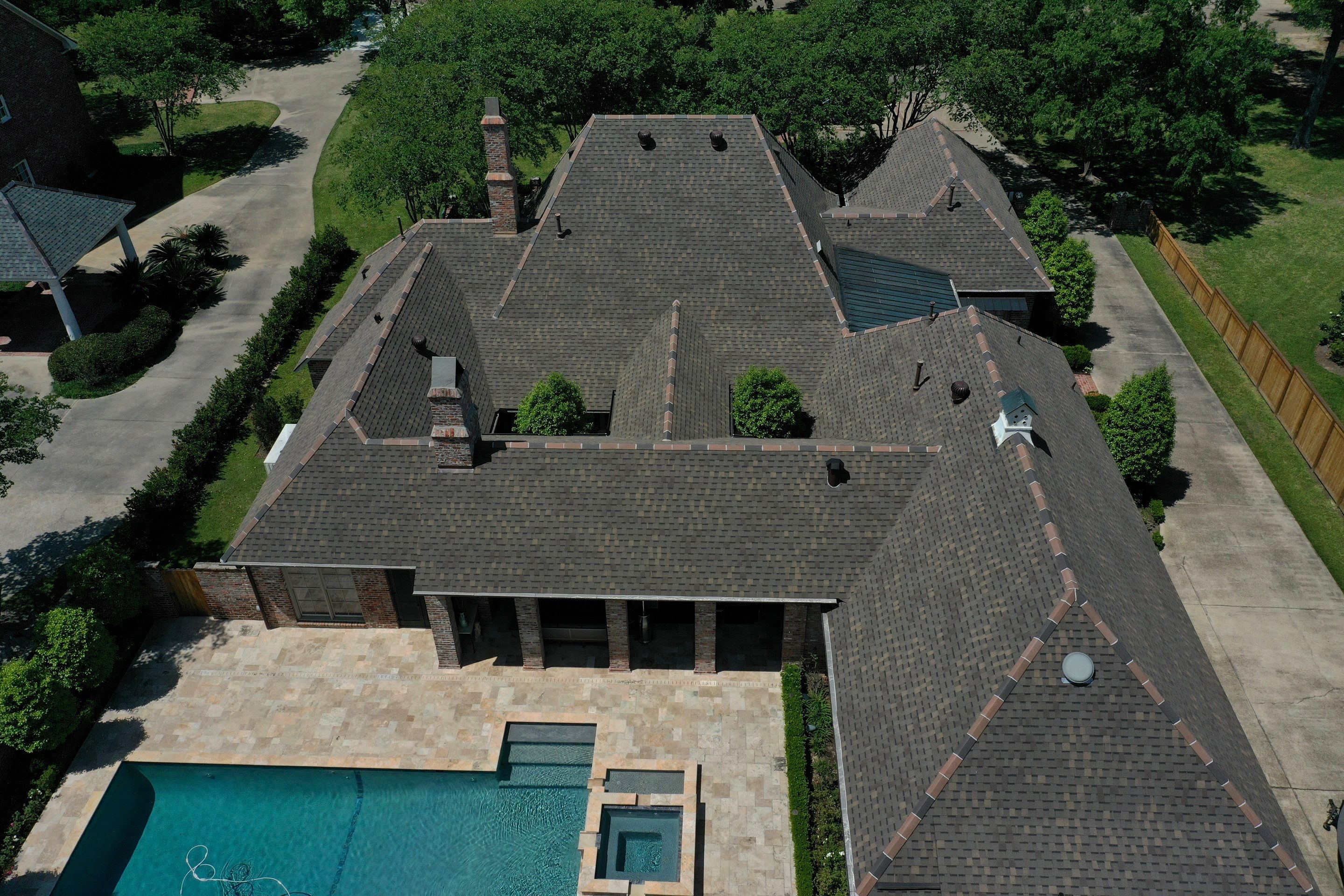 Atlas Pinnacle Pristine Weathered Shadow with Hecker V Ridge Tile by Top Team Construction
