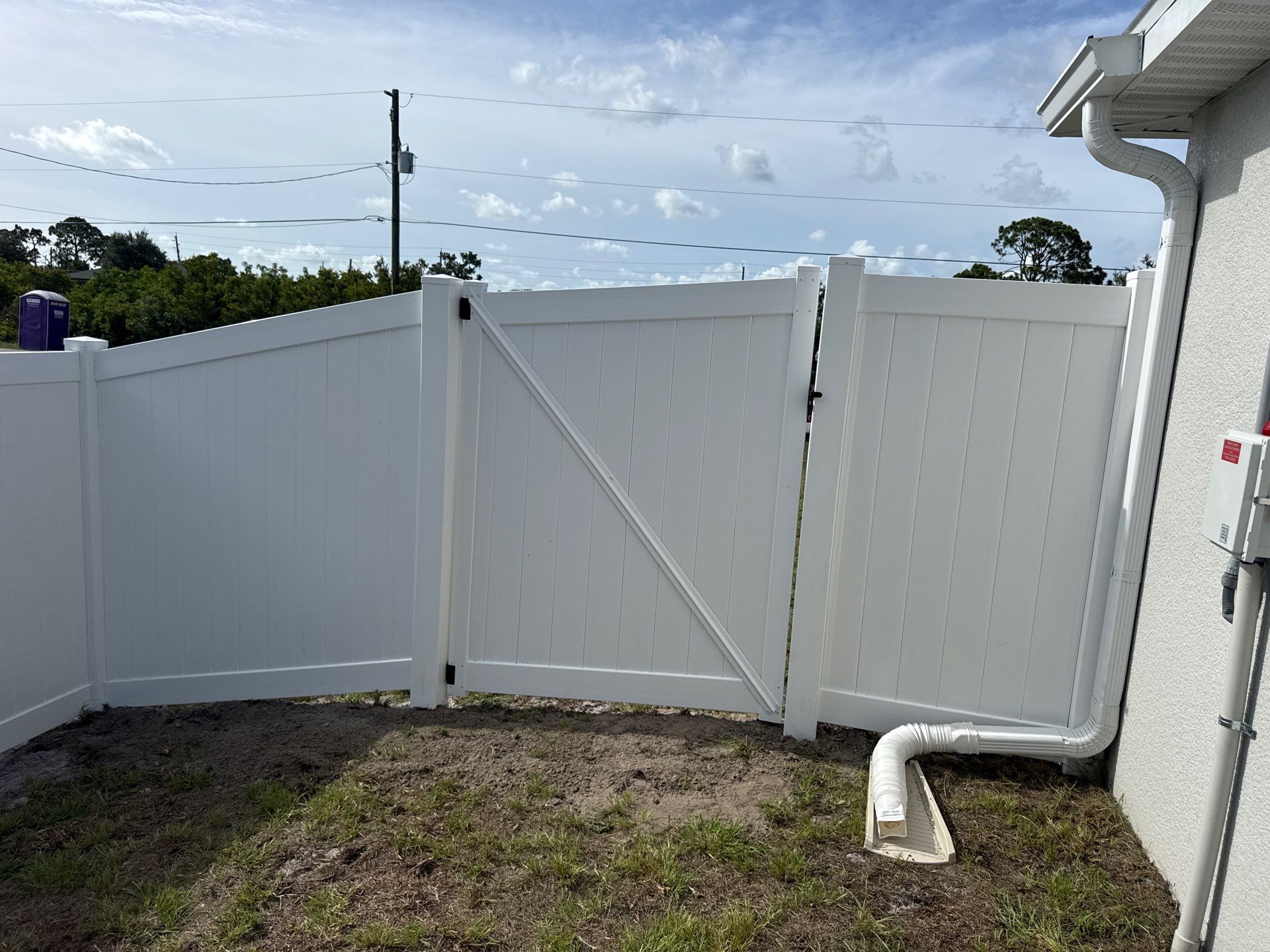 White Vinyl Privacy Fence and Gate Installation in Port Charlotte by True Fence LLC