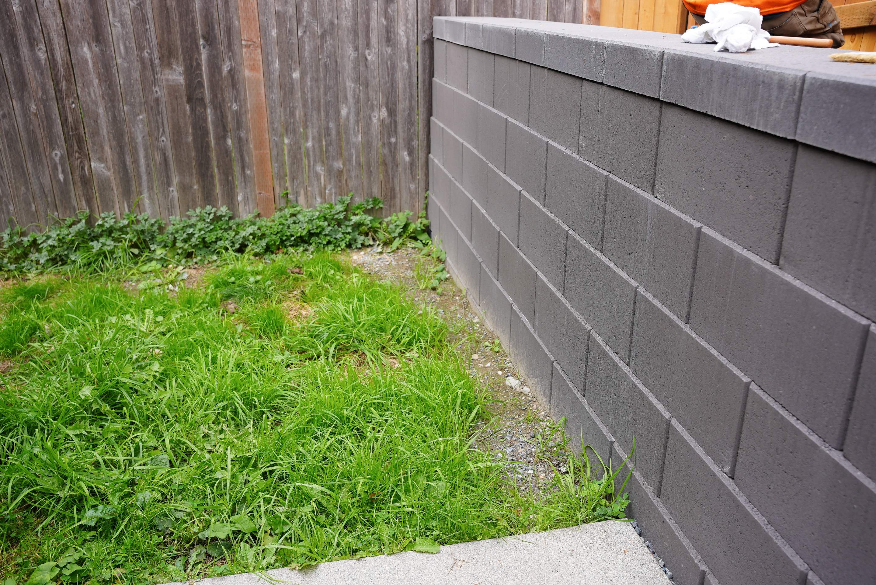 Jireh Outdoor Projects | Retaining Wall & Fence Build by Jireh Asphalt & Concrete Inc 