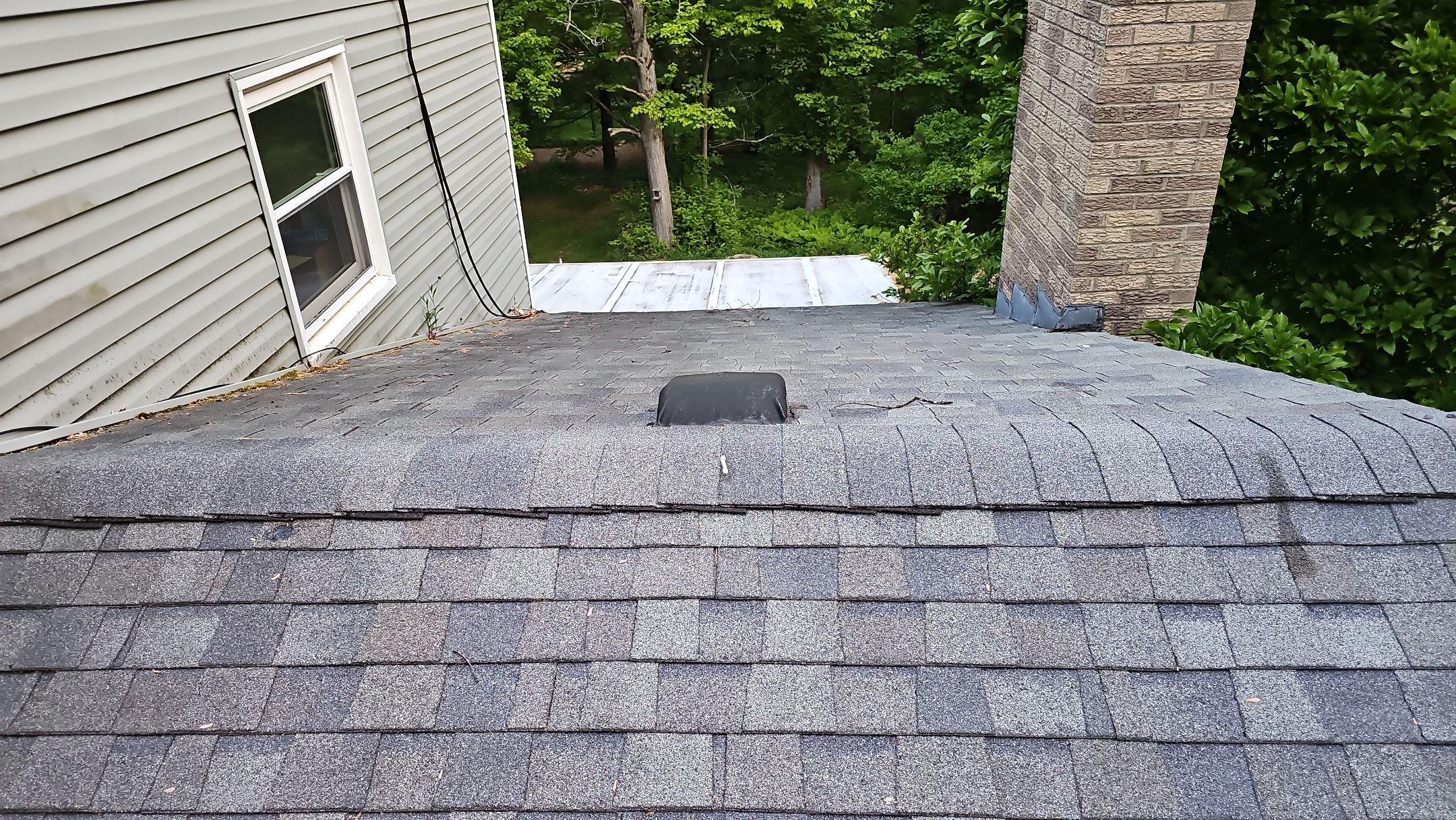 ATLAS PINNACLE HP W/SCOTCHGARD COLOR: HEARTHSTONE  by Eagle Eye Roofing