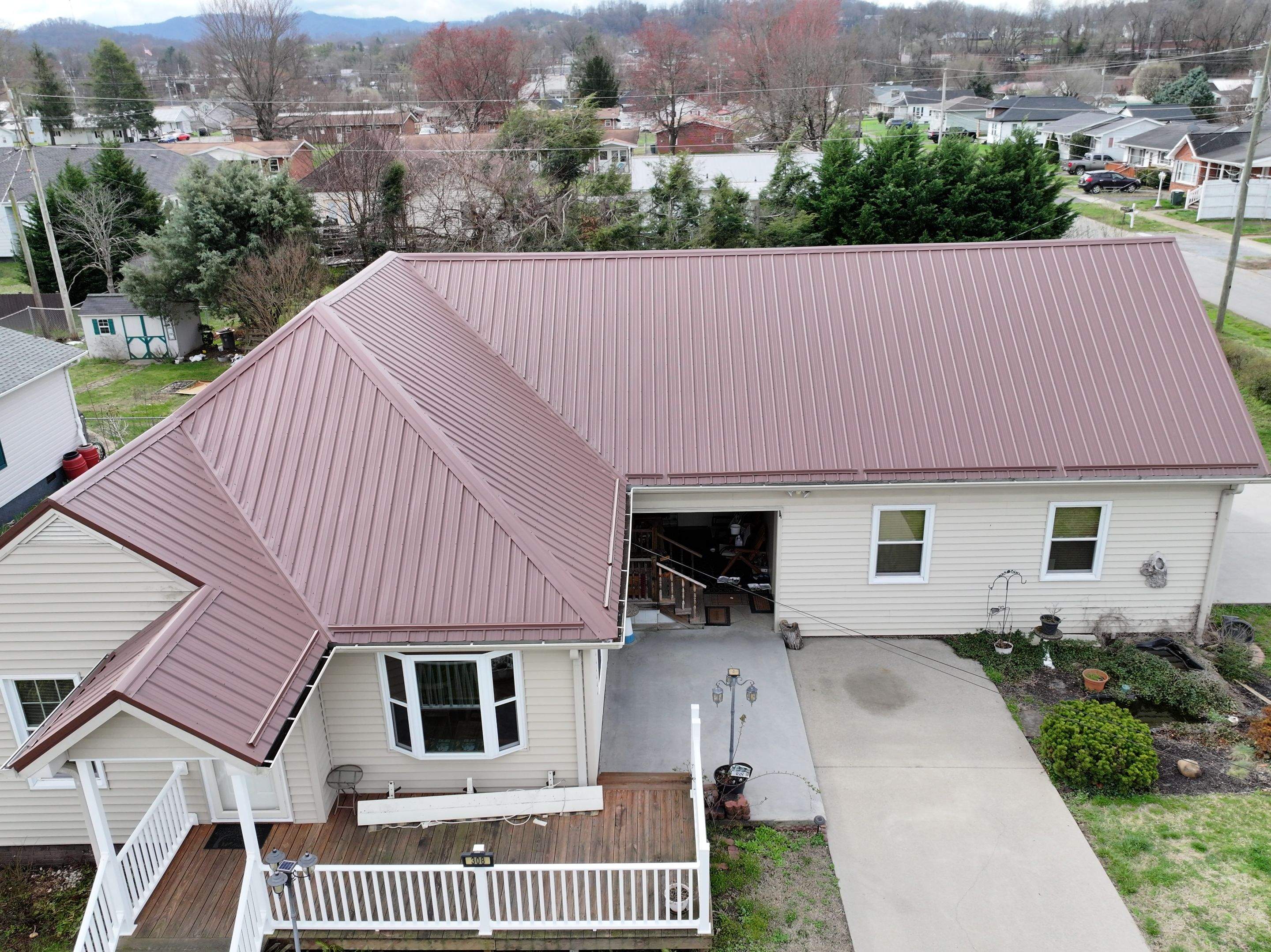 Carr Residence by Omnia Roofing