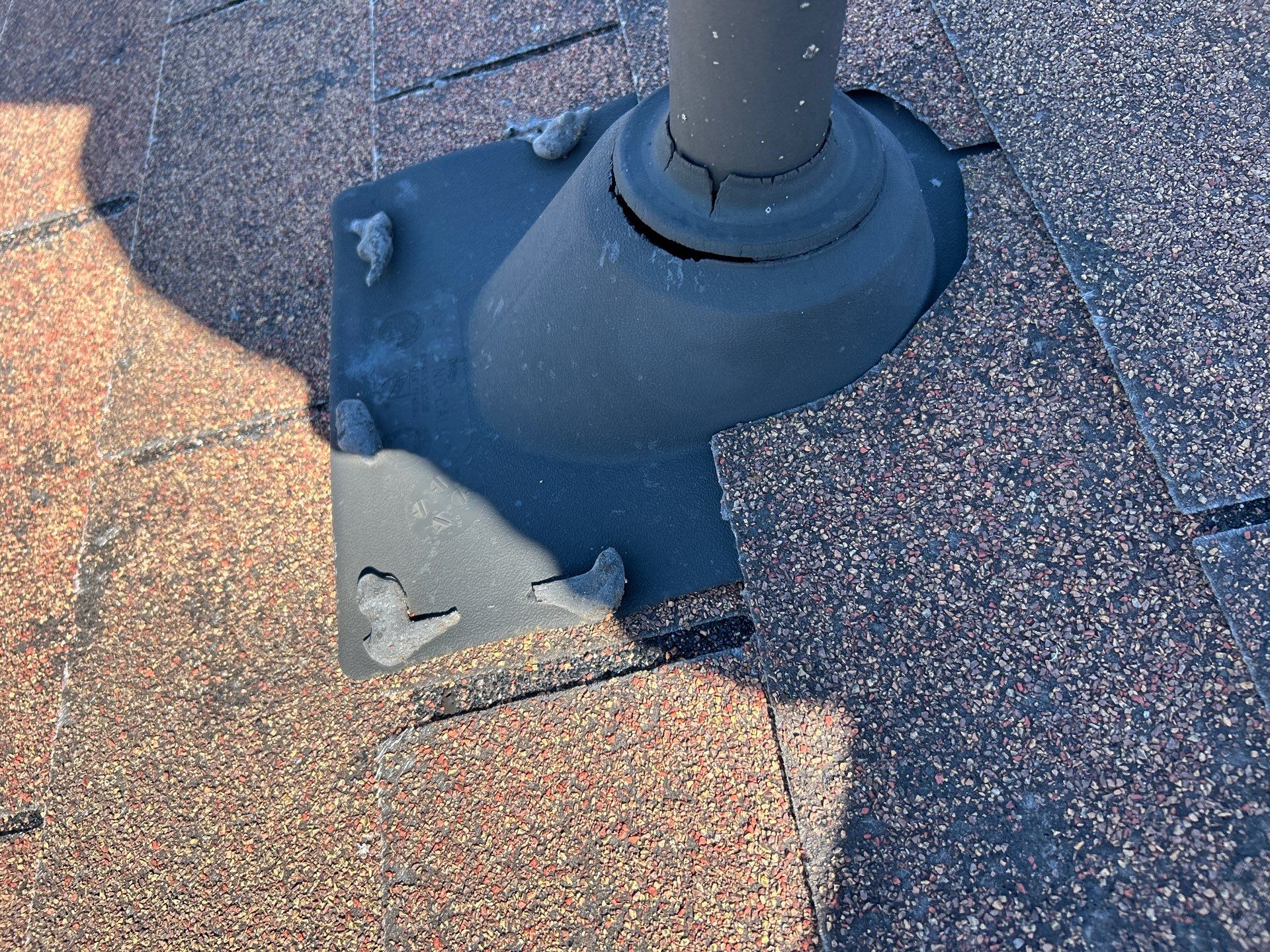 Roof and Siding Replacement using Norandex Cedar Knoll Graphite Siding and Owens Corning Durations in Onyx Black by WIW Enterprises Inc