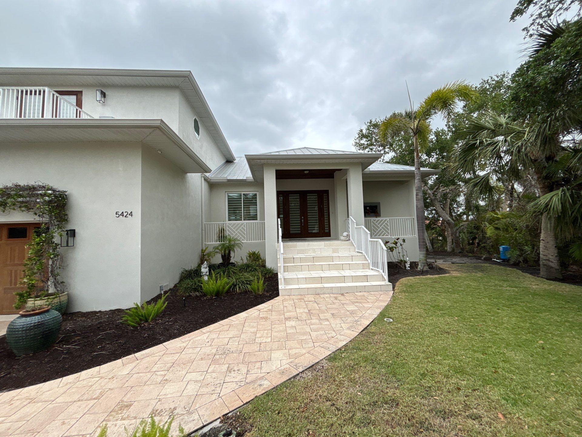 6-Inch White Seamless Gutters Installation in Siesta Key FL by Gutter Professors
