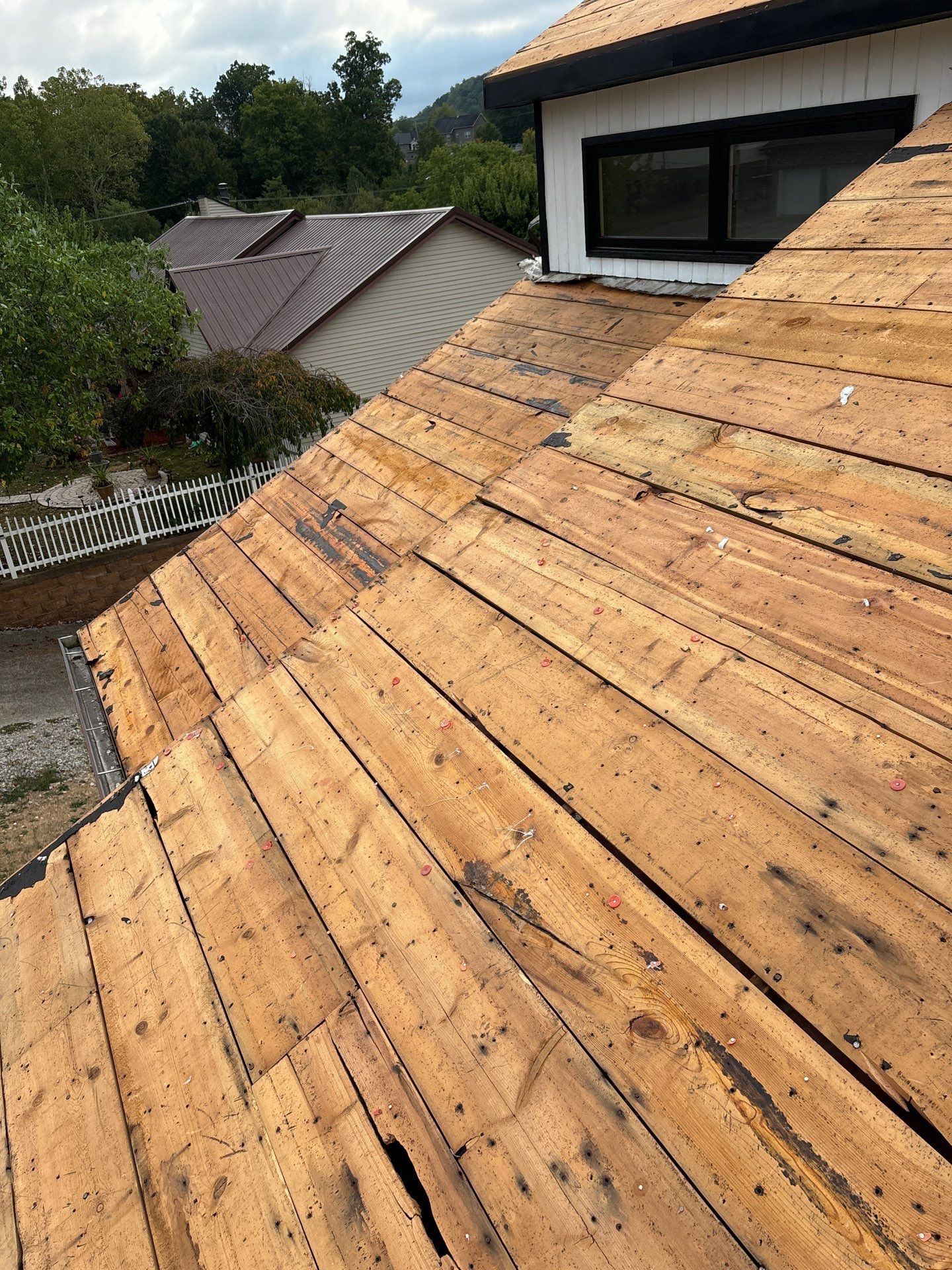 Residential Roofing Installation using GAF Timberline HDZ Charcoal by Rainstoppers Roofing
