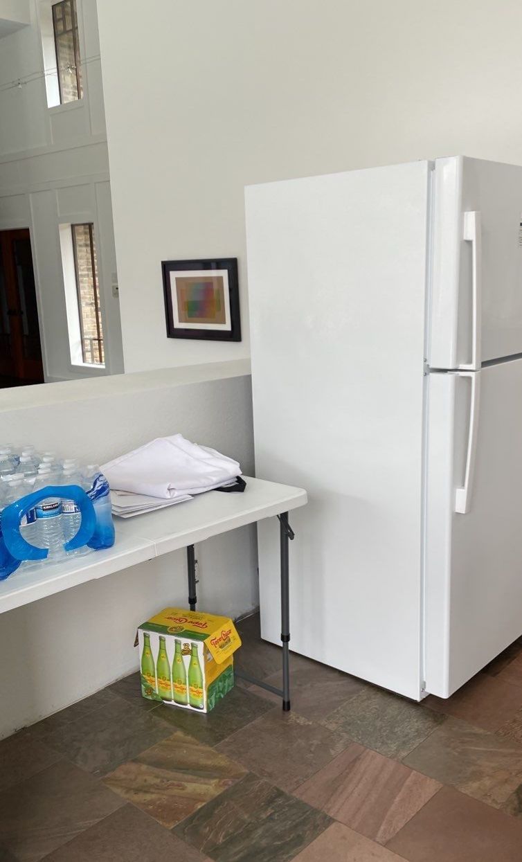 Modern & Clean Kitchen by SLM General Contractors & Roofing
